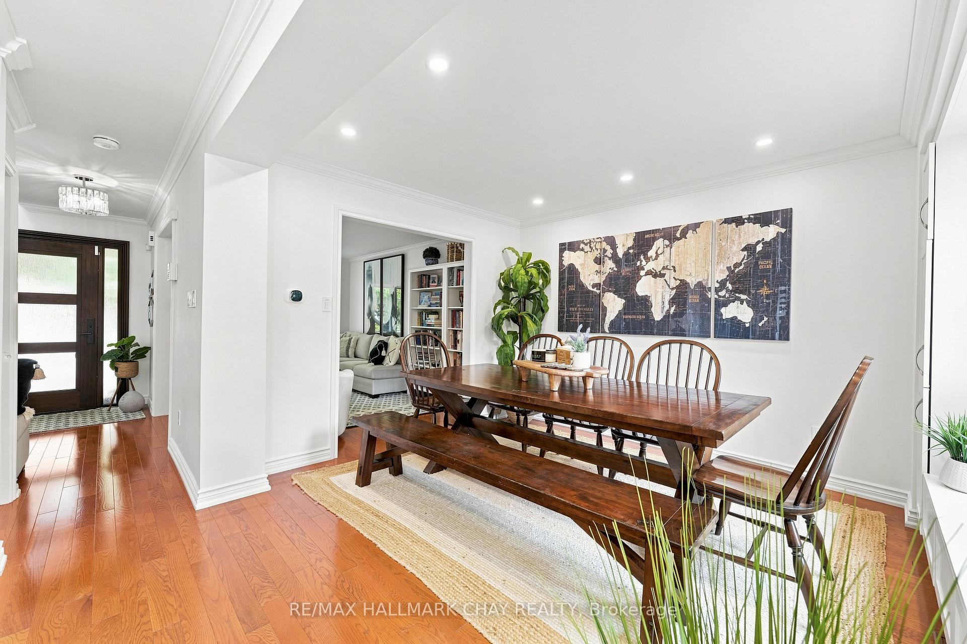 Photo 9 of 23 Twelve Oaks Drive, Aurora, Aurora Village — HOMEH