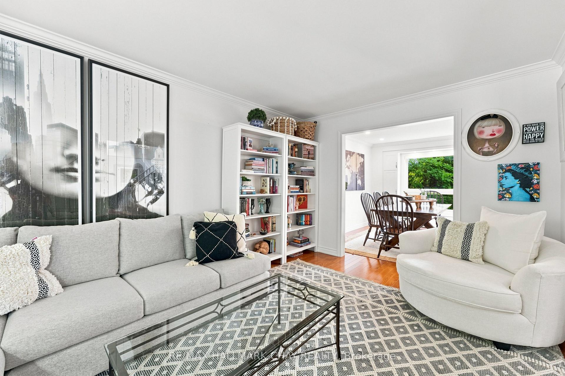 Photo 11 of 23 Twelve Oaks Drive, Aurora, Aurora Village — HOMEH