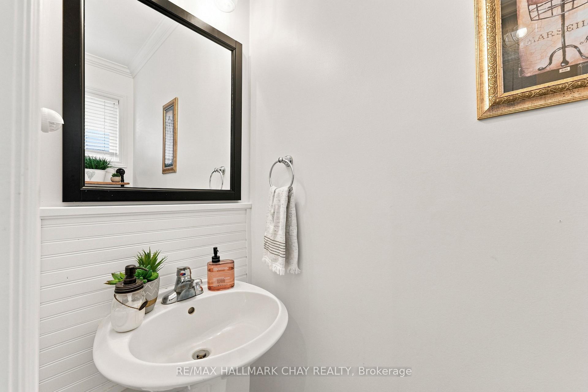 Photo 14 of 23 Twelve Oaks Drive, Aurora, Aurora Village — HOMEH