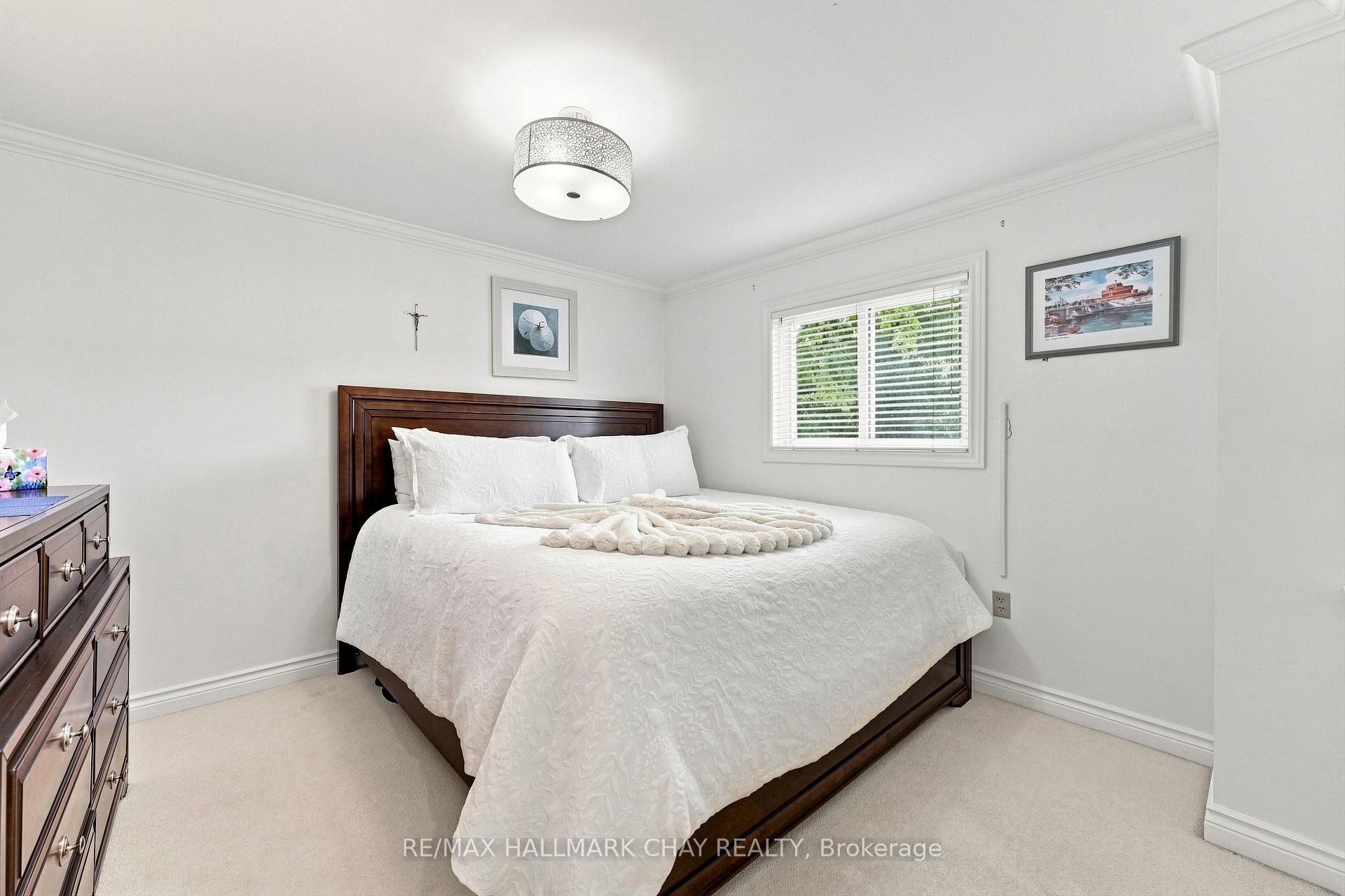 Photo 20 of 23 Twelve Oaks Drive, Aurora, Aurora Village — HOMEH