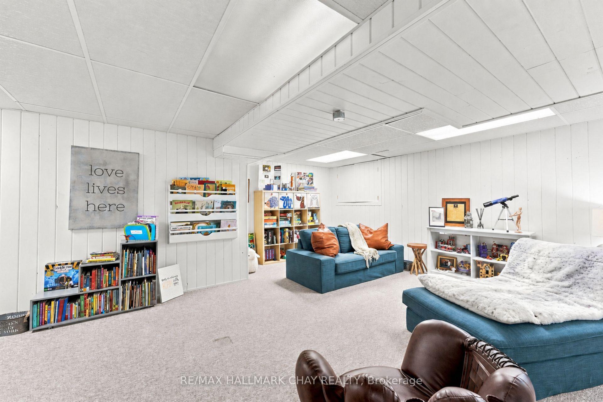 Photo 26 of 23 Twelve Oaks Drive, Aurora, Aurora Village — HOMEH