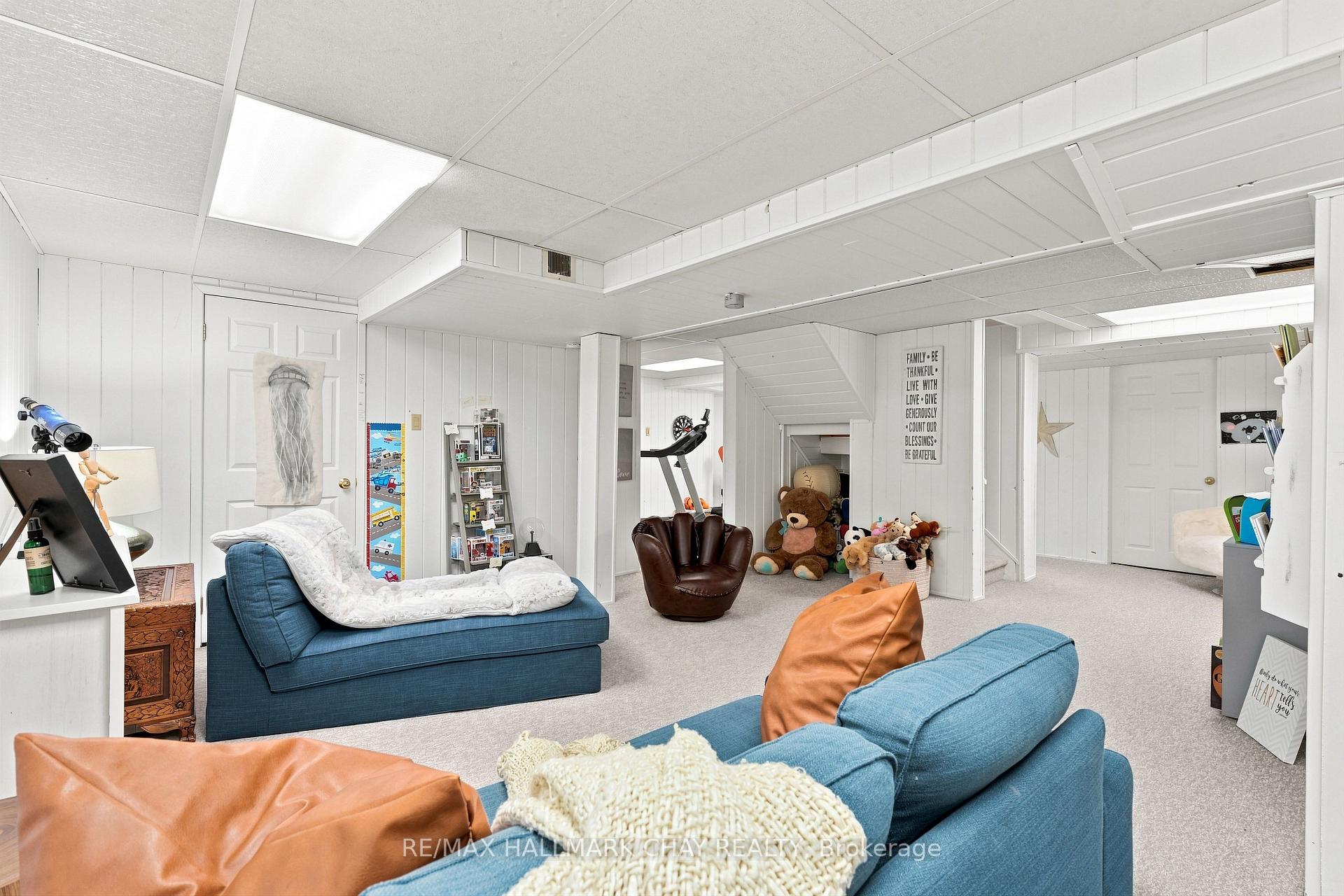 Photo 27 of 23 Twelve Oaks Drive, Aurora, Aurora Village — HOMEH
