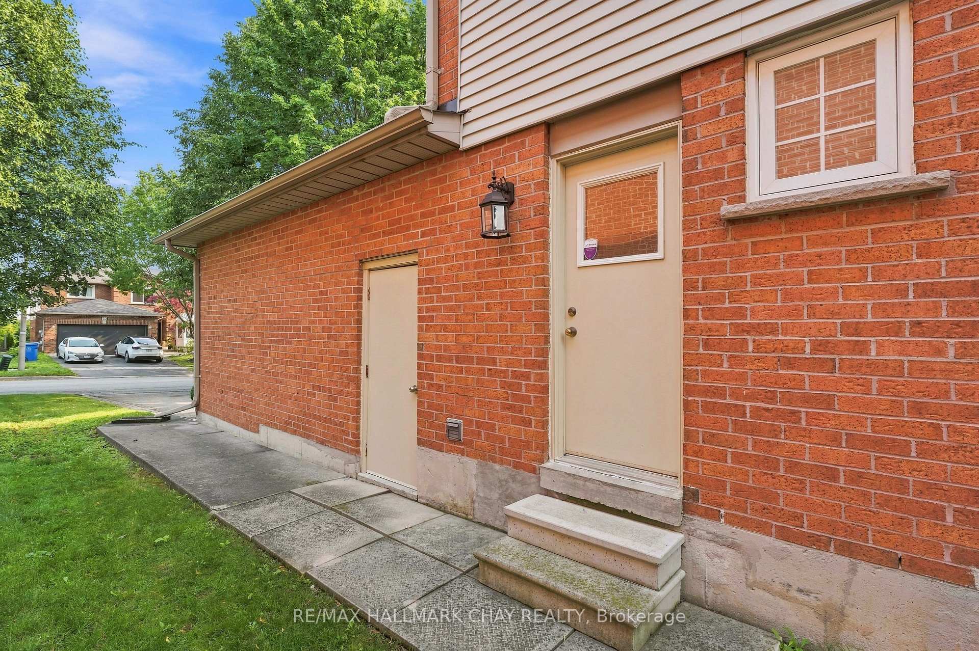 Photo 30 of 23 Twelve Oaks Drive, Aurora, Aurora Village — HOMEH