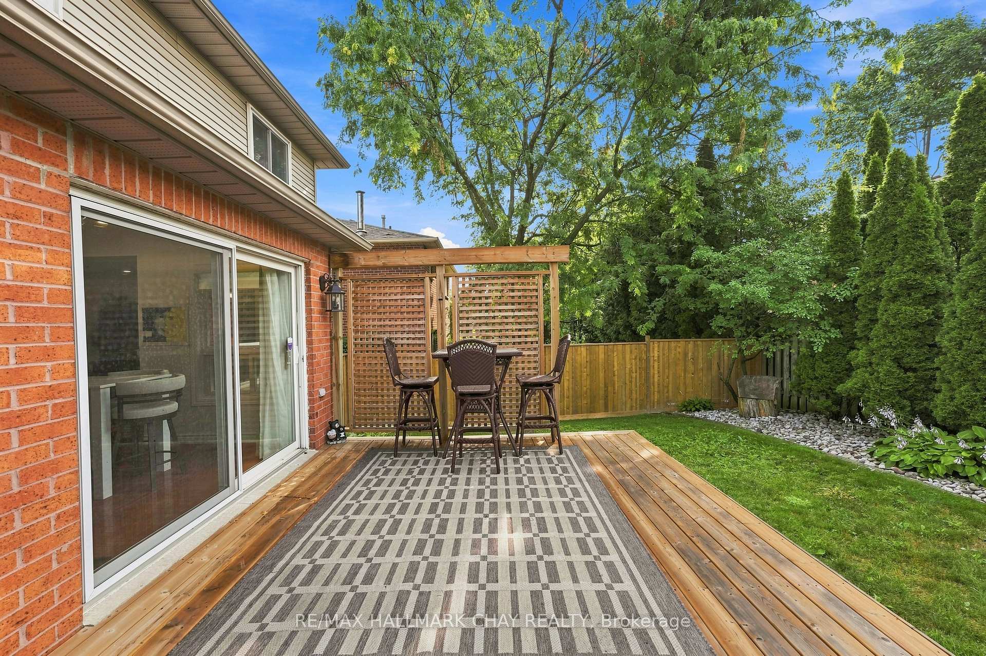 Photo 34 of 23 Twelve Oaks Drive, Aurora, Aurora Village — HOMEH