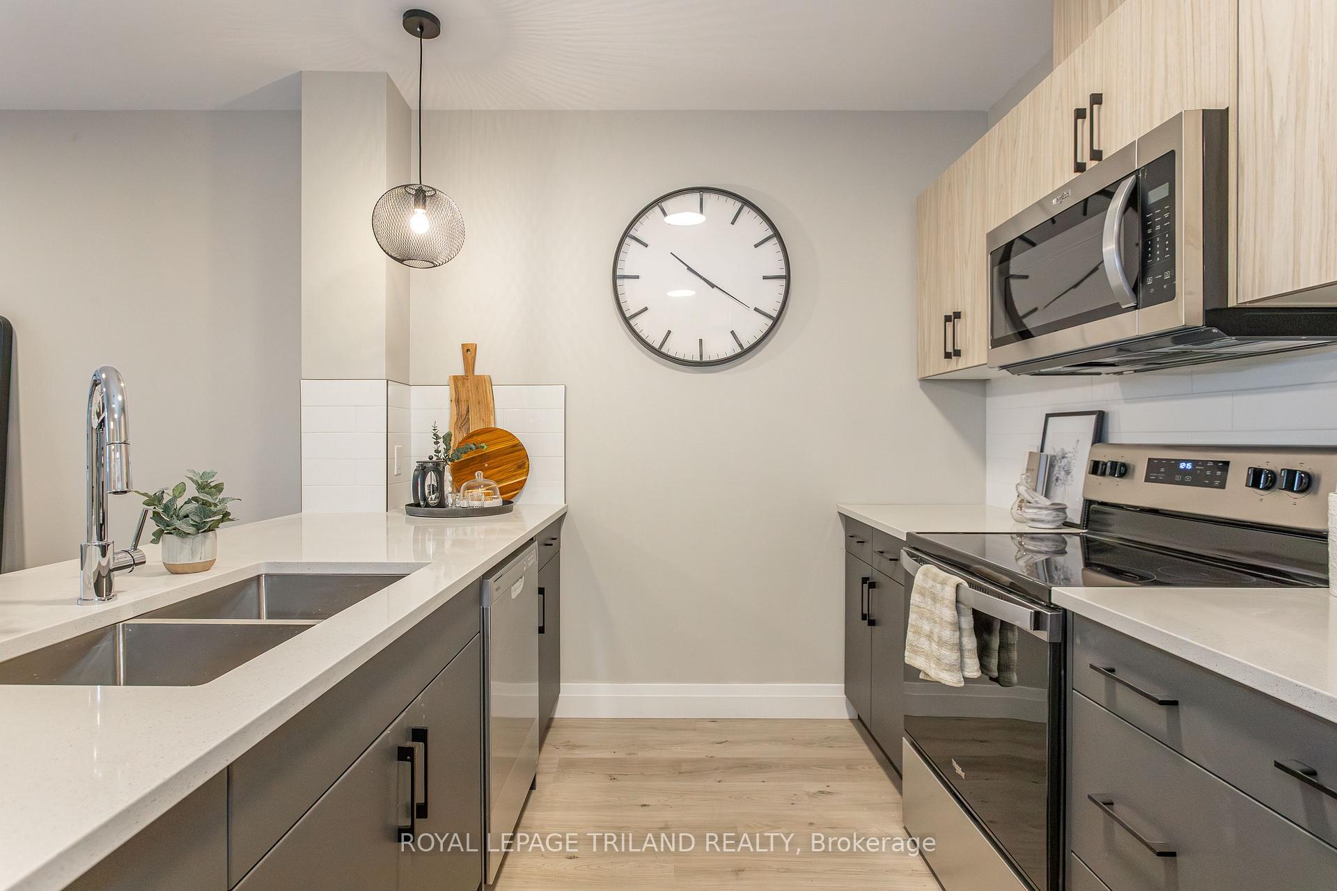 Photo 3 of Unit 304, 1405 Stackhouse Avenue, London, North G — HOMEH
