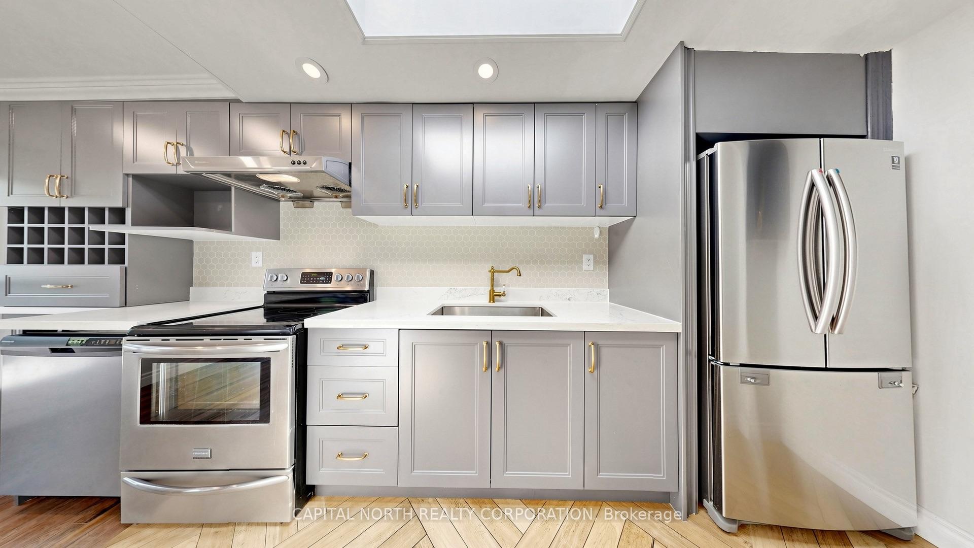 Photo 10 of 64 Machell Avenue, Aurora, Aurora Village — HOMEH