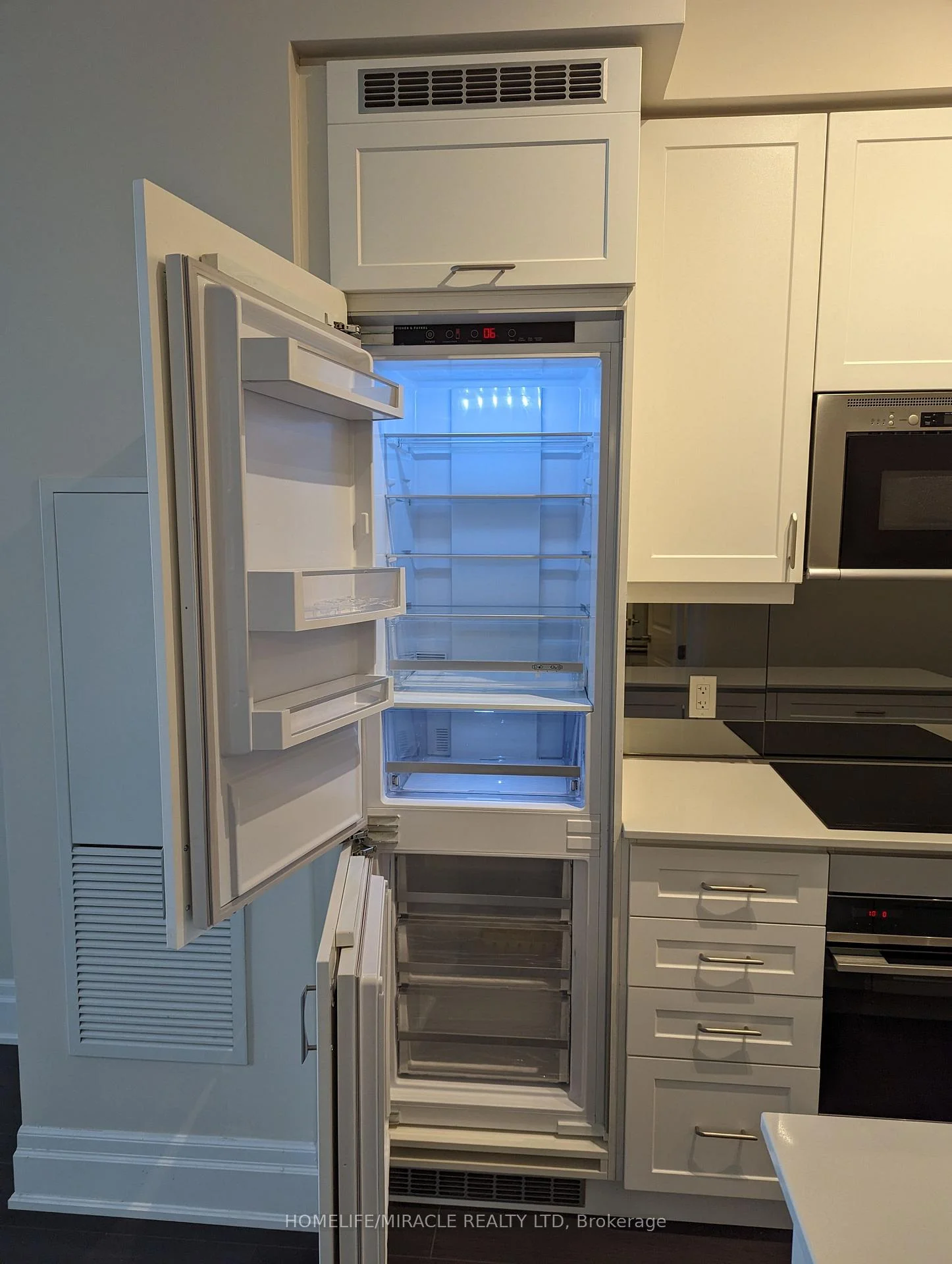 Photo 23 of Unit PH02, 9085 Jane Street, Vaughan, Concord — HOMEH