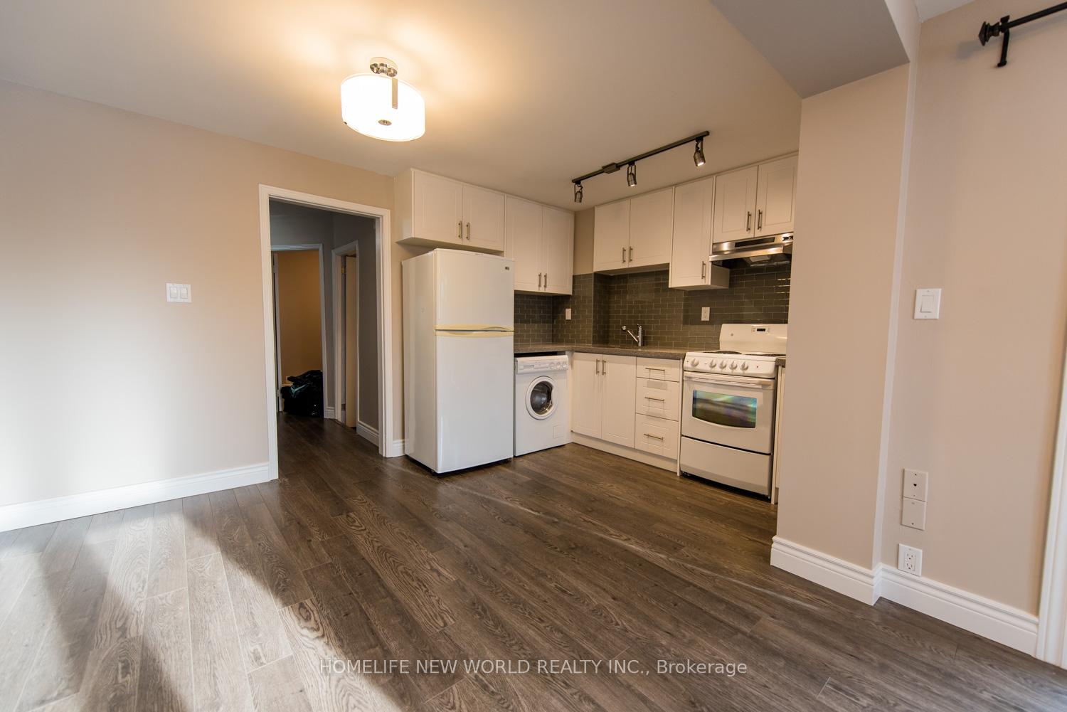 Photo 3 of Unit 2, 258 Kenilworth Avenue, Toronto, The Beaches — HOMEH
