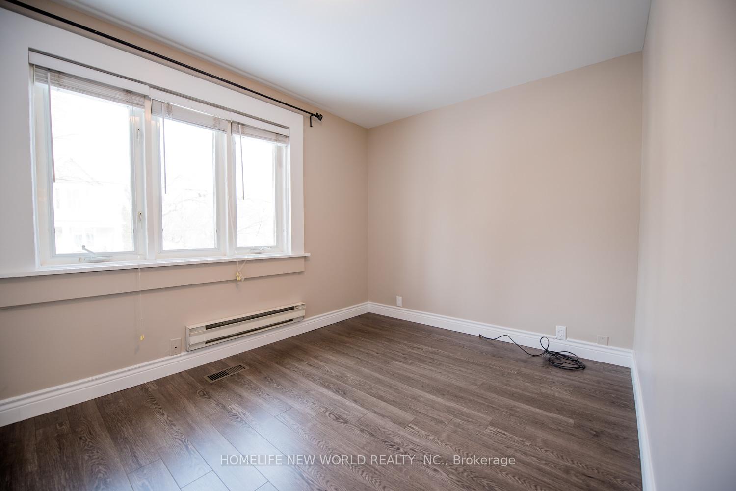 Photo 7 of Unit 2, 258 Kenilworth Avenue, Toronto, The Beaches — HOMEH