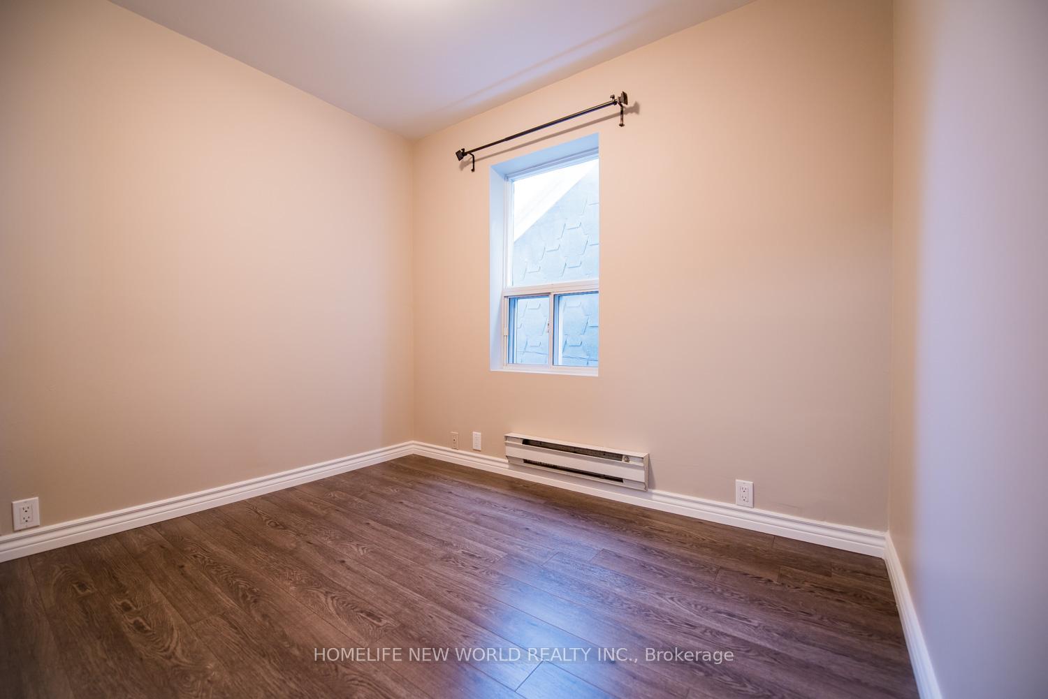 Photo 9 of Unit 2, 258 Kenilworth Avenue, Toronto, The Beaches — HOMEH