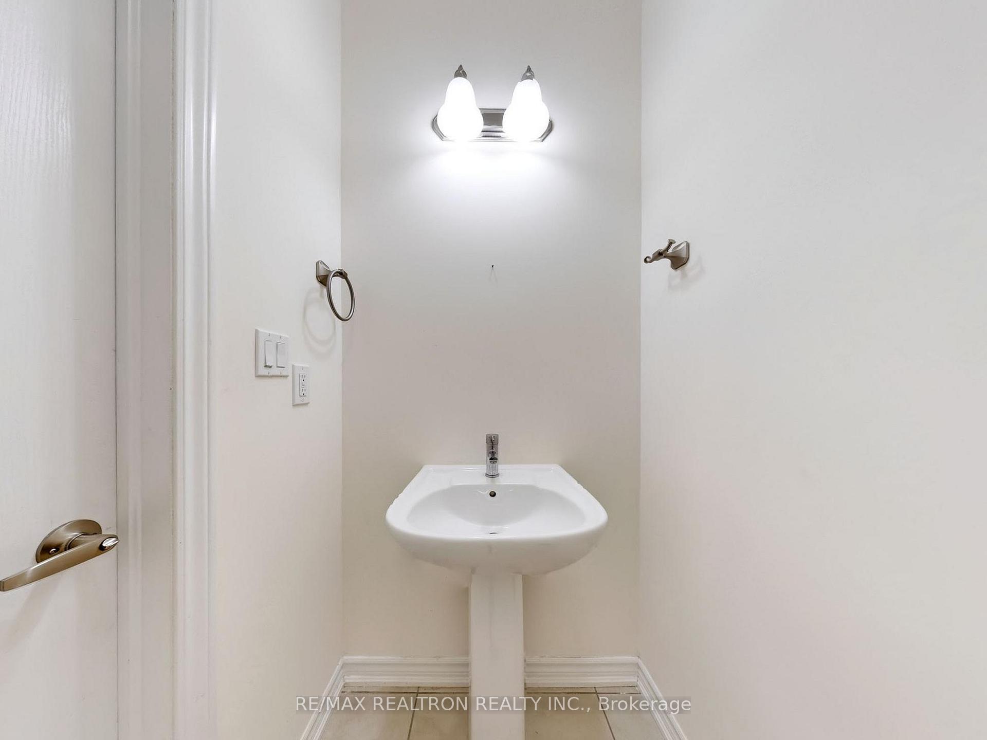 Photo 16 of 362 Danny Wheeler Boulevard, Georgina, Keswick North — HOMEH