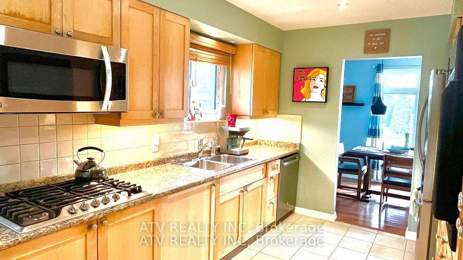 Photo 2 of 696 Balaton Avenue, Pickering, Bay Ridges — HOMEH