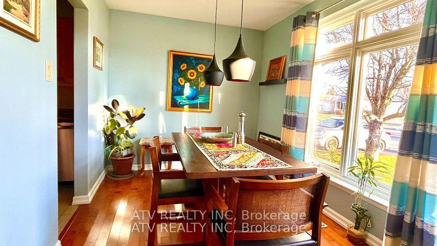 Photo 3 of 696 Balaton Avenue, Pickering, Bay Ridges — HOMEH