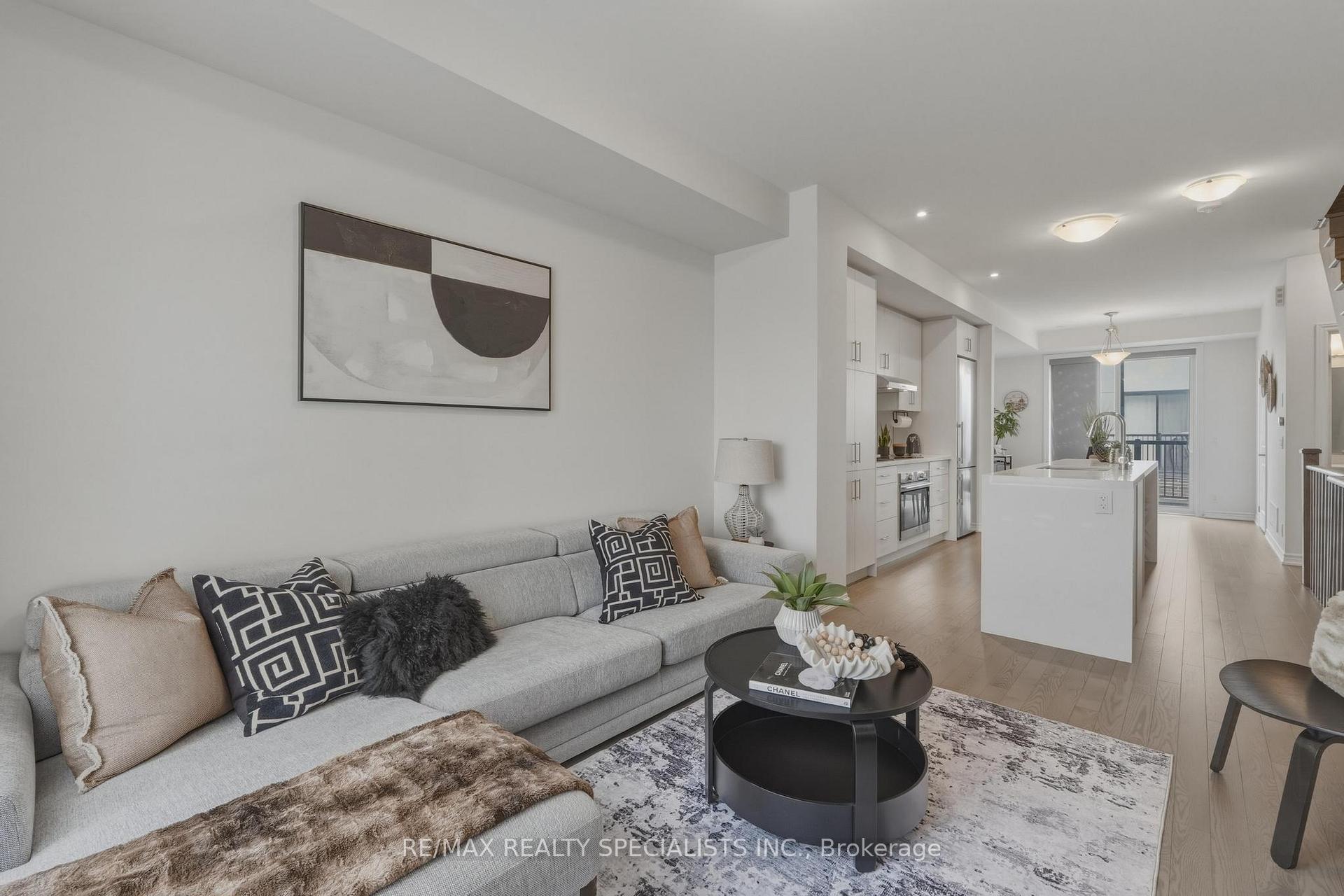 Photo 6 of Unit 27, 348 Wheat Boom Drive, Oakville, Joshua Meadows — HOMEH