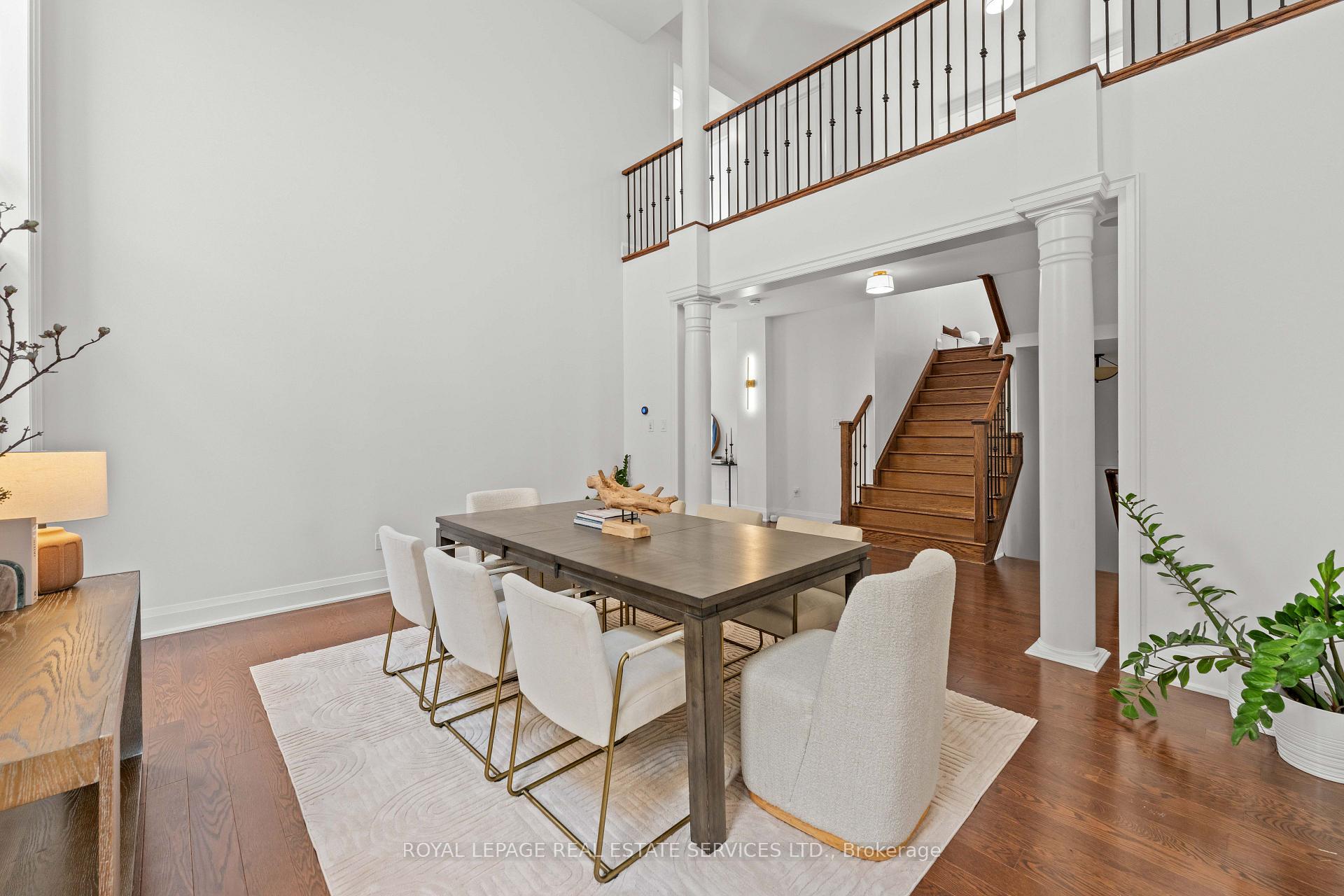 Photo 5 of 118 Coastline Drive, Brampton, Bram West — HOMEH