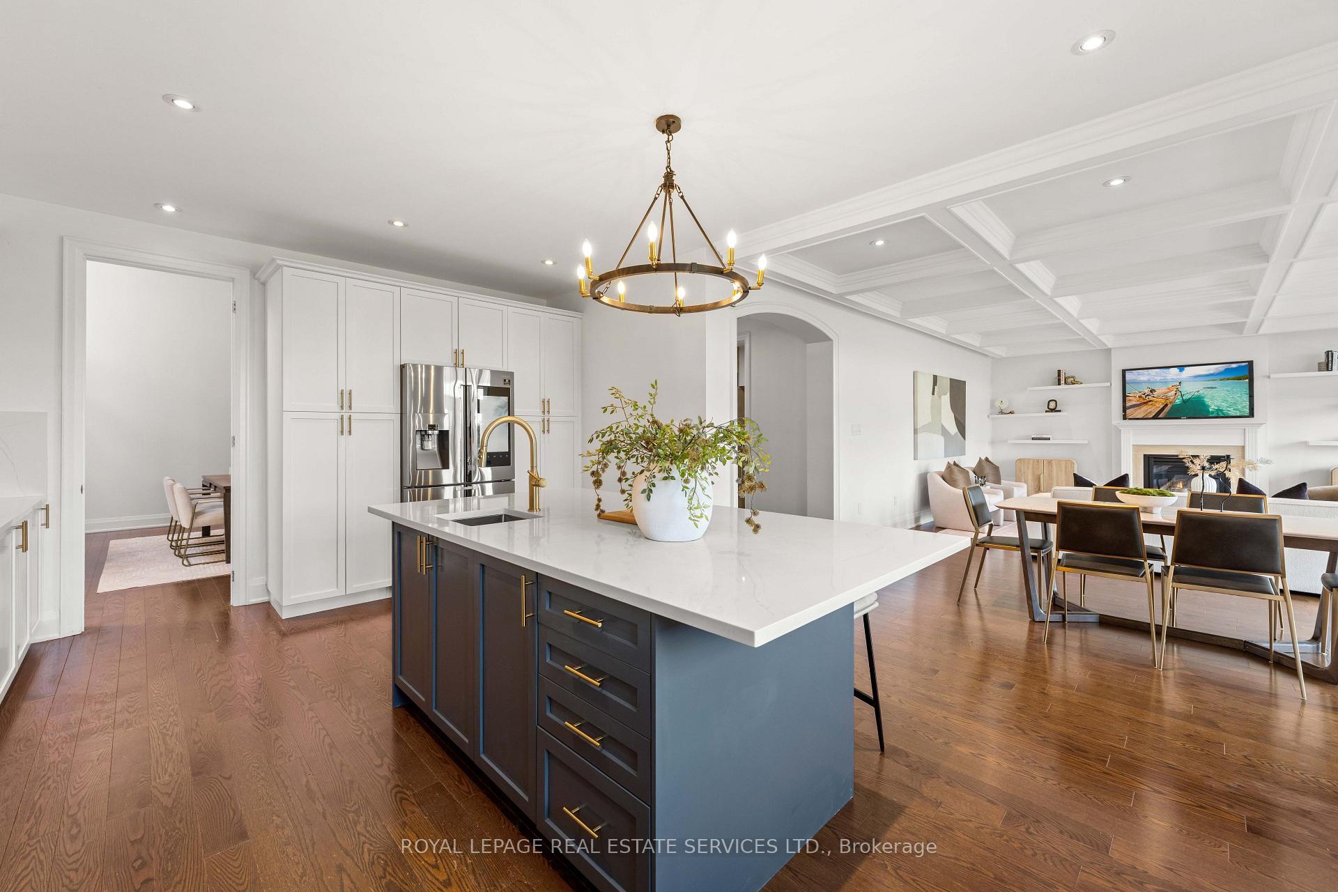 Photo 7 of 118 Coastline Drive, Brampton, Bram West — HOMEH