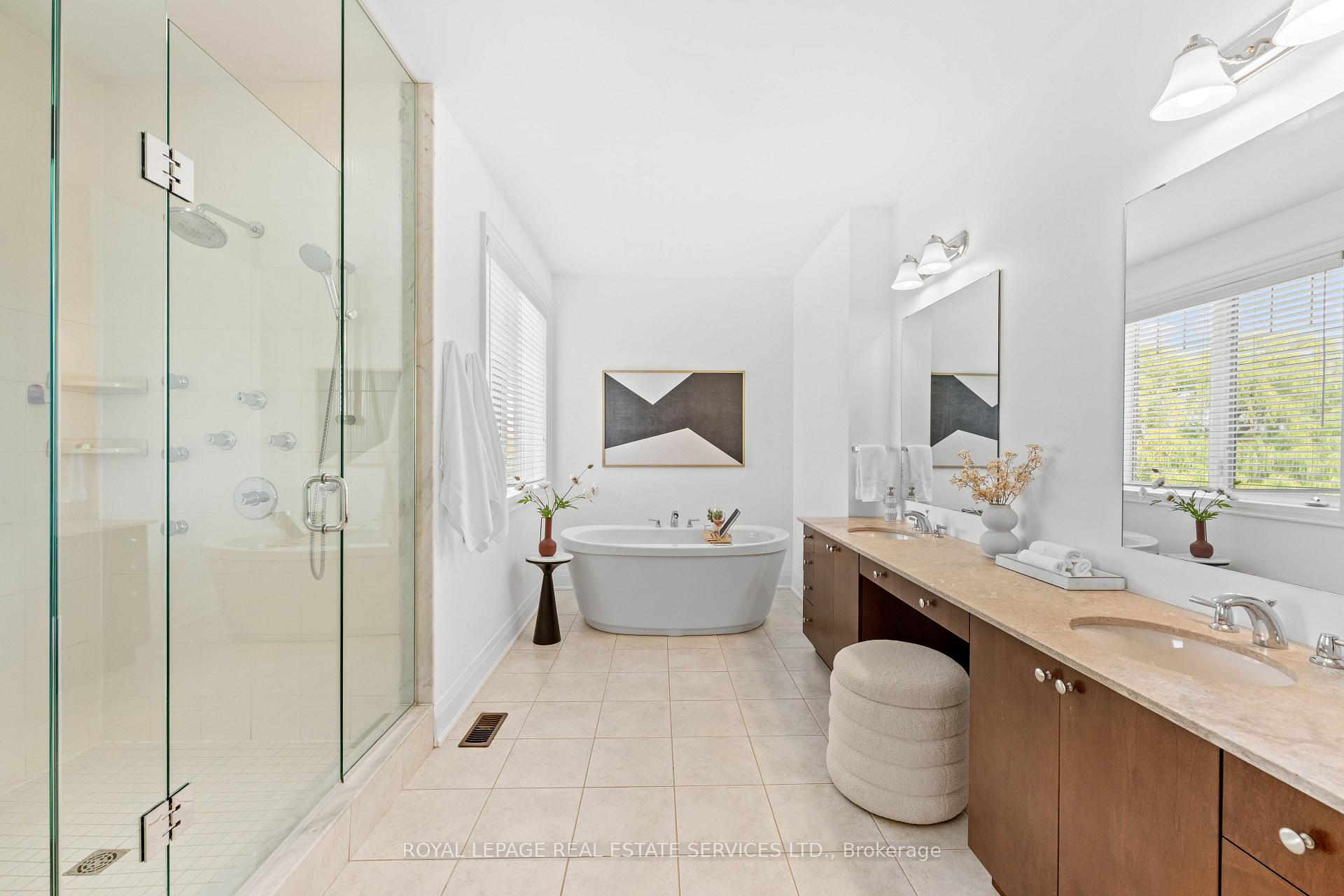 Photo 18 of 118 Coastline Drive, Brampton, Bram West — HOMEH