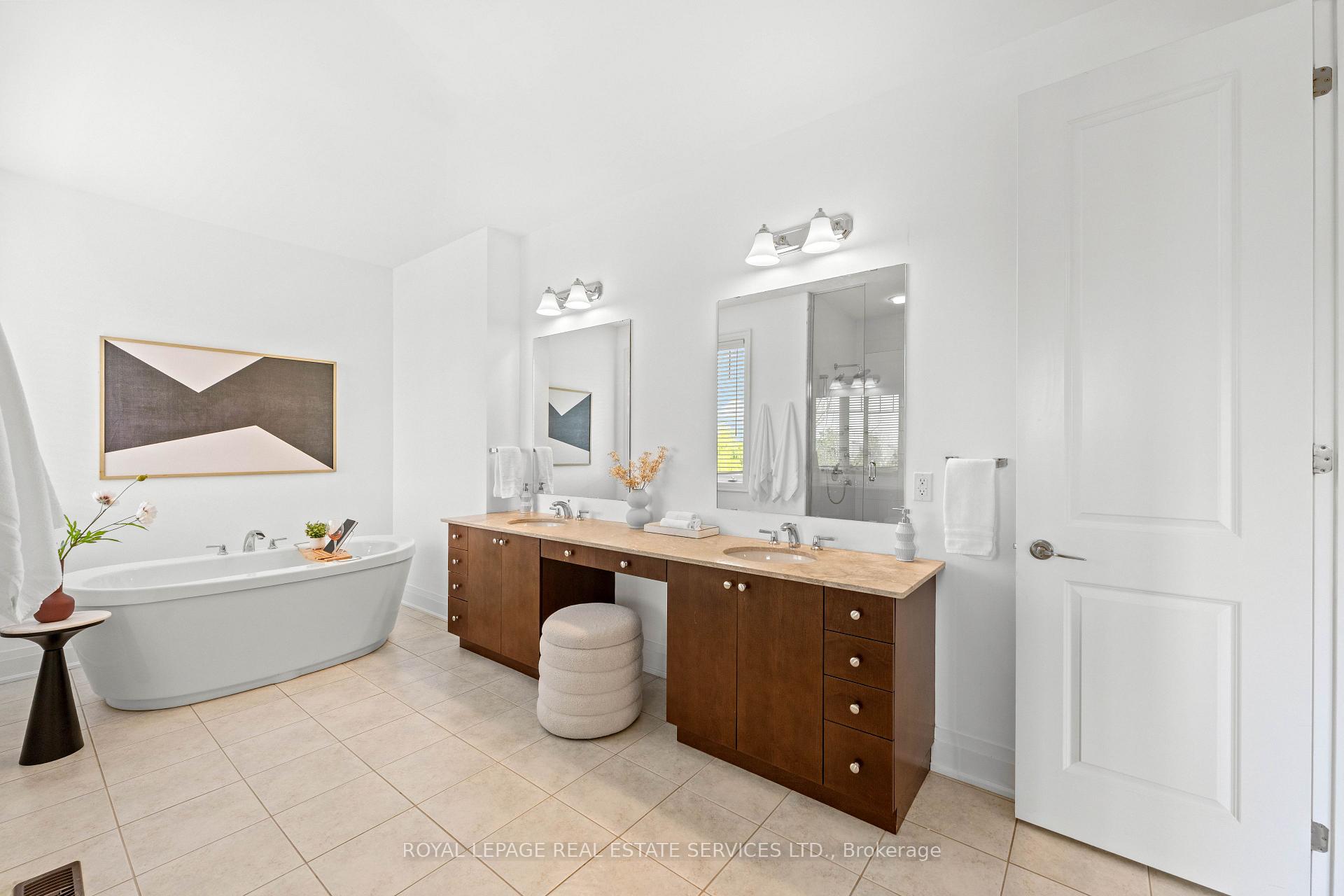 Photo 19 of 118 Coastline Drive, Brampton, Bram West — HOMEH