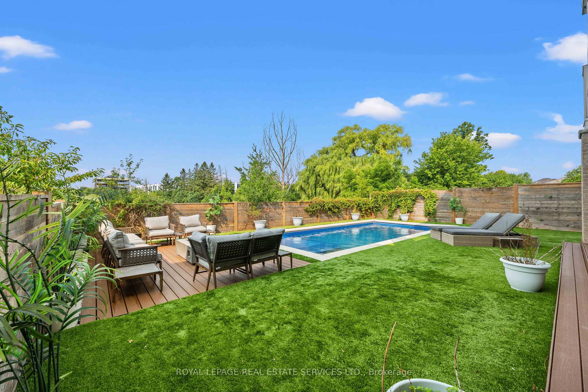 Photo 35 of 118 Coastline Drive, Brampton, Bram West — HOMEH
