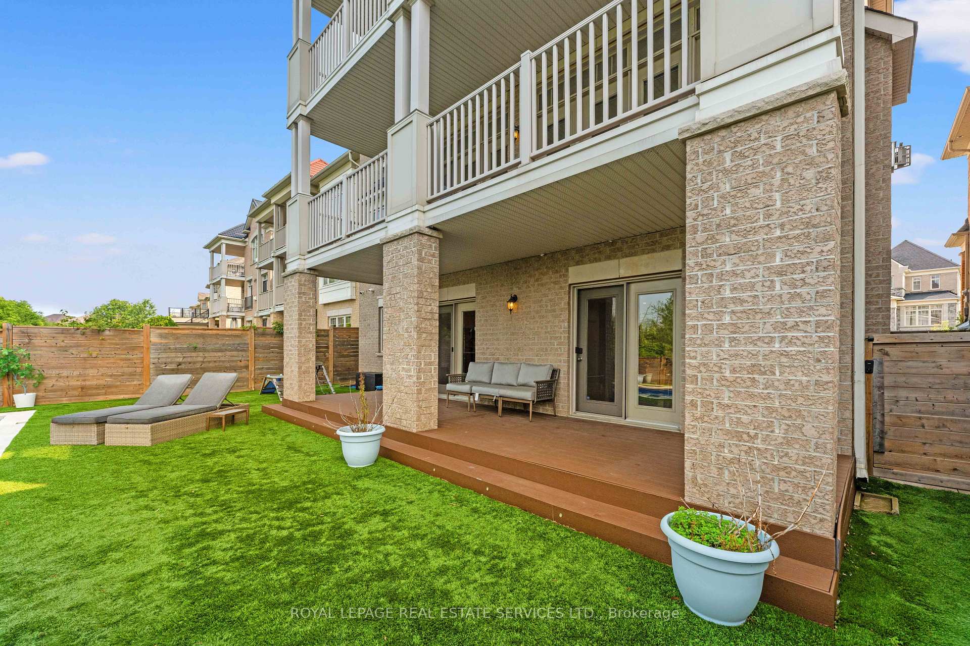 Photo 36 of 118 Coastline Drive, Brampton, Bram West — HOMEH