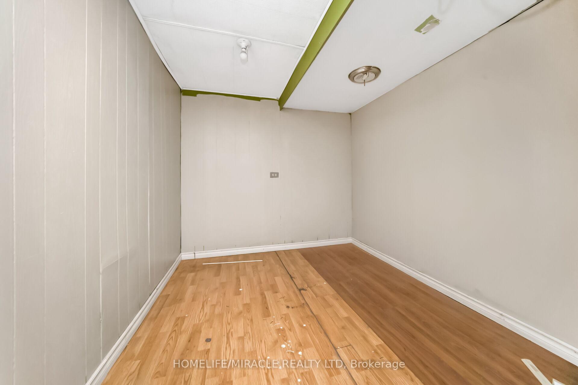 Photo 12 of 53 Burns Drive, Guelph, Riverside Park — HOMEH