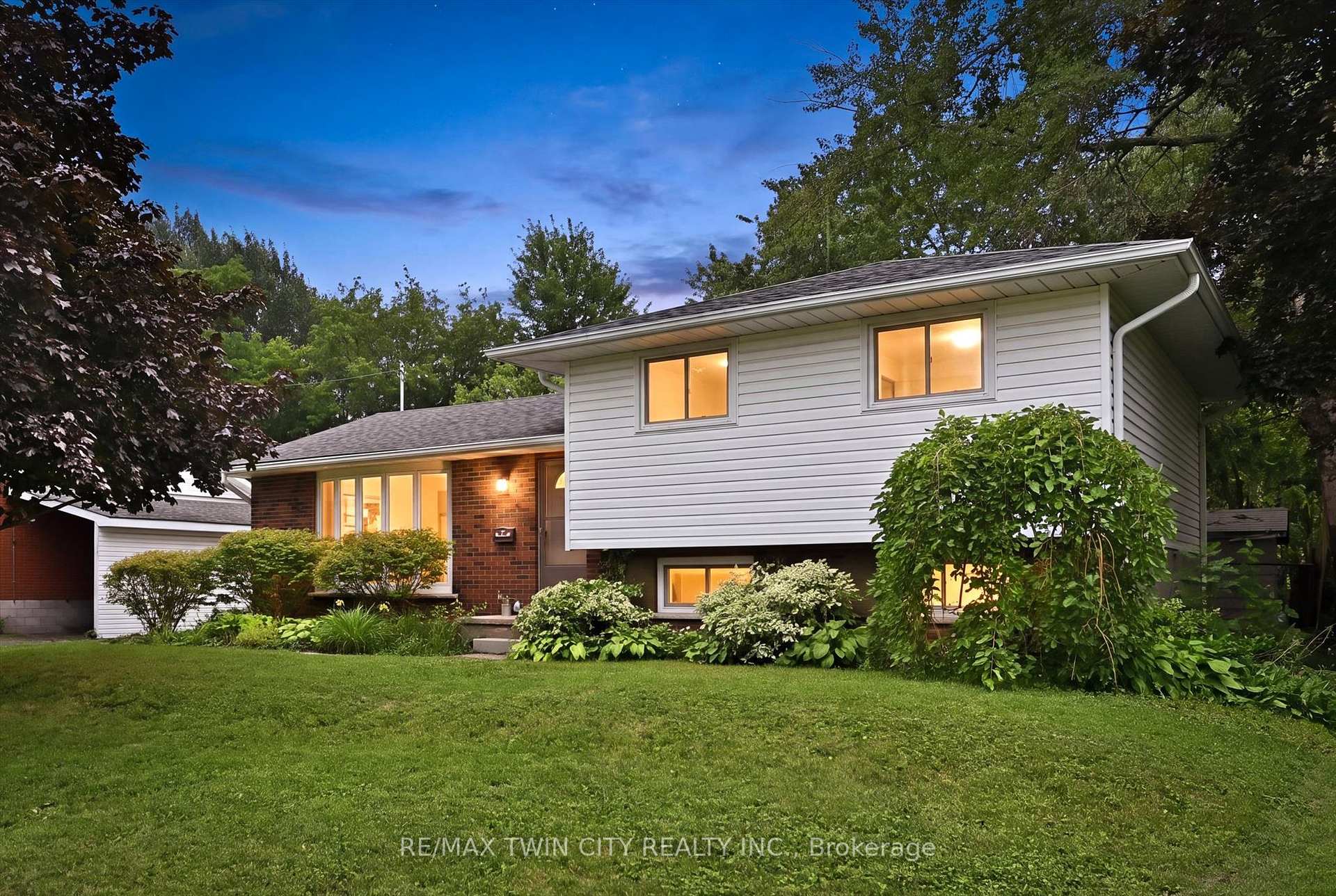 Photo 1 of 24 1/2 Parkview Road, Haldimand — HOMEH