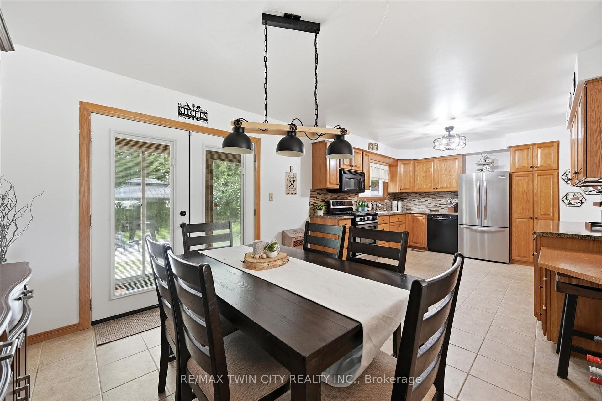 Photo 6 of 24 1/2 Parkview Road, Haldimand — HOMEH