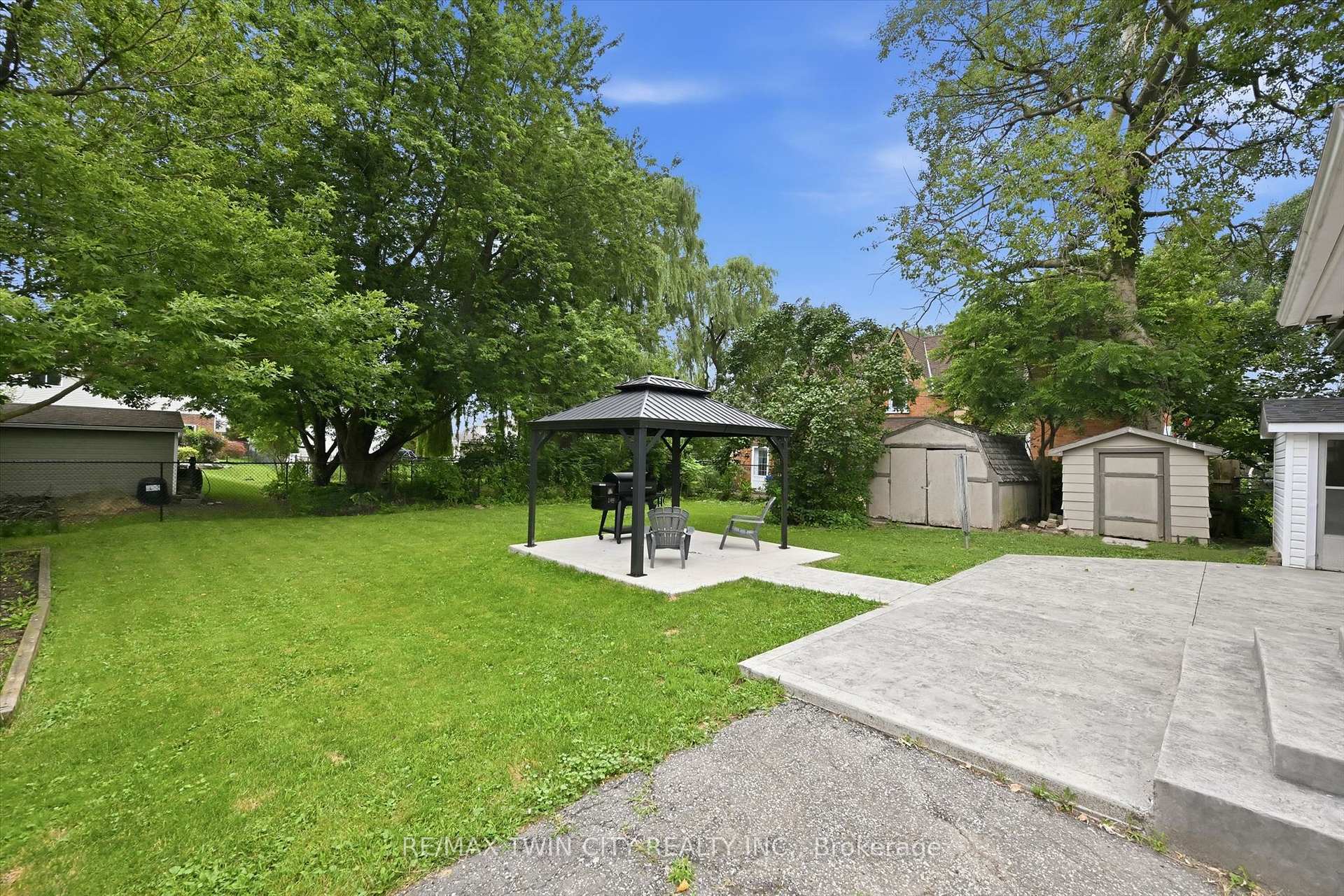Photo 25 of 24 1/2 Parkview Road, Haldimand — HOMEH