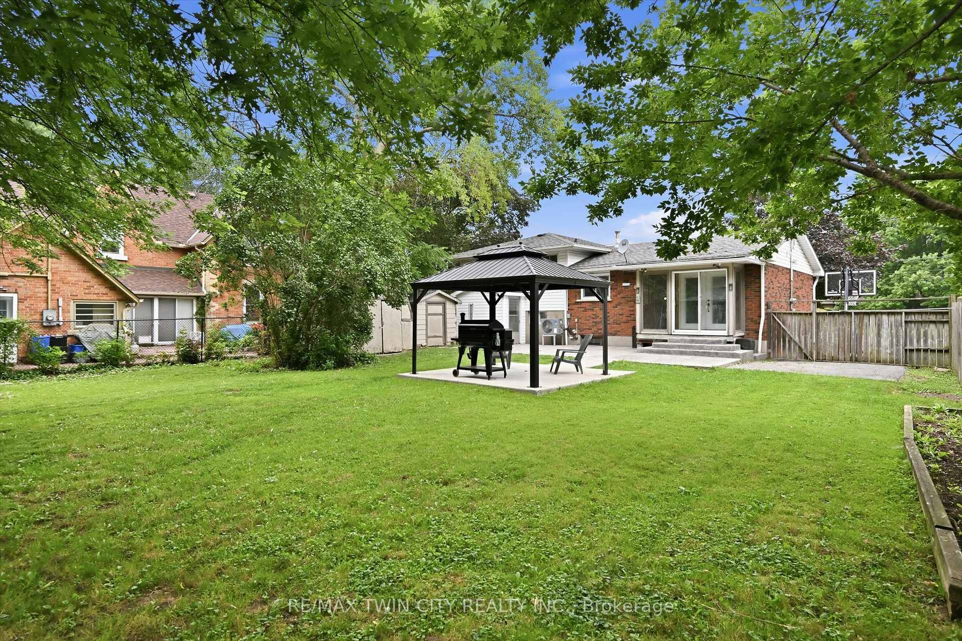 Photo 27 of 24 1/2 Parkview Road, Haldimand — HOMEH