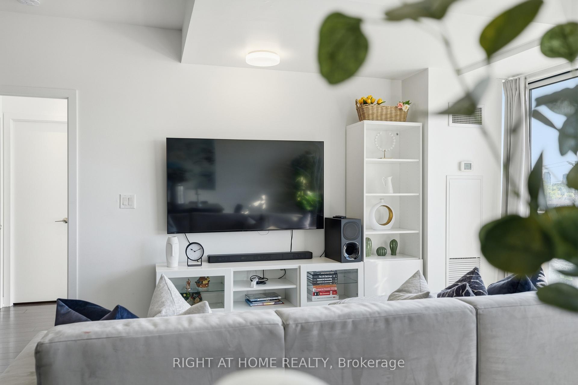 Photo 9 of Unit 411, 5101 Dundas Street W, Etobicoke, Islington-City Centre West — HOMEH