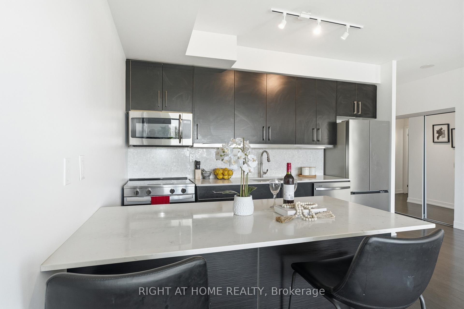 Photo 13 of Unit 411, 5101 Dundas Street W, Etobicoke, Islington-City Centre West — HOMEH