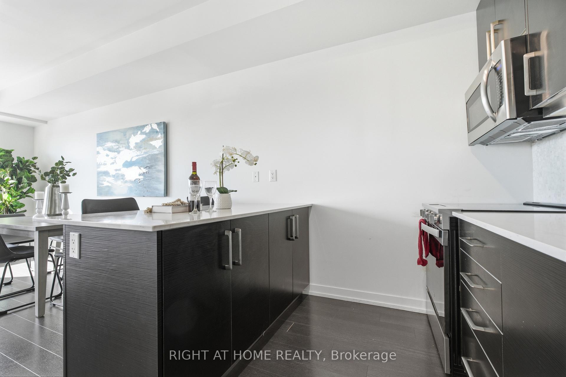 Photo 15 of Unit 411, 5101 Dundas Street W, Etobicoke, Islington-City Centre West — HOMEH