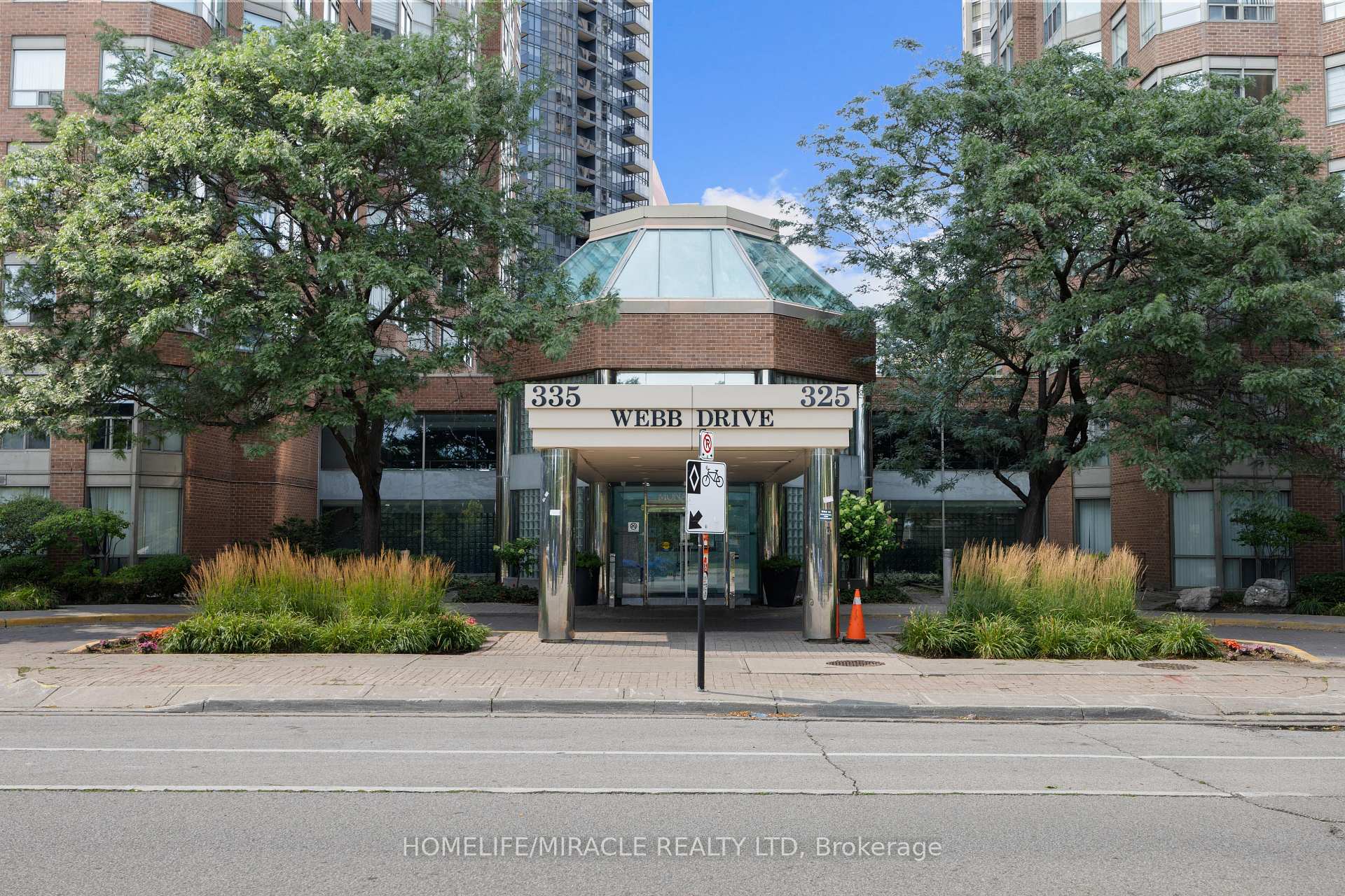 Photo 2 of Unit 406, 325 Webb Drive, Mississauga, City Centre — HOMEH