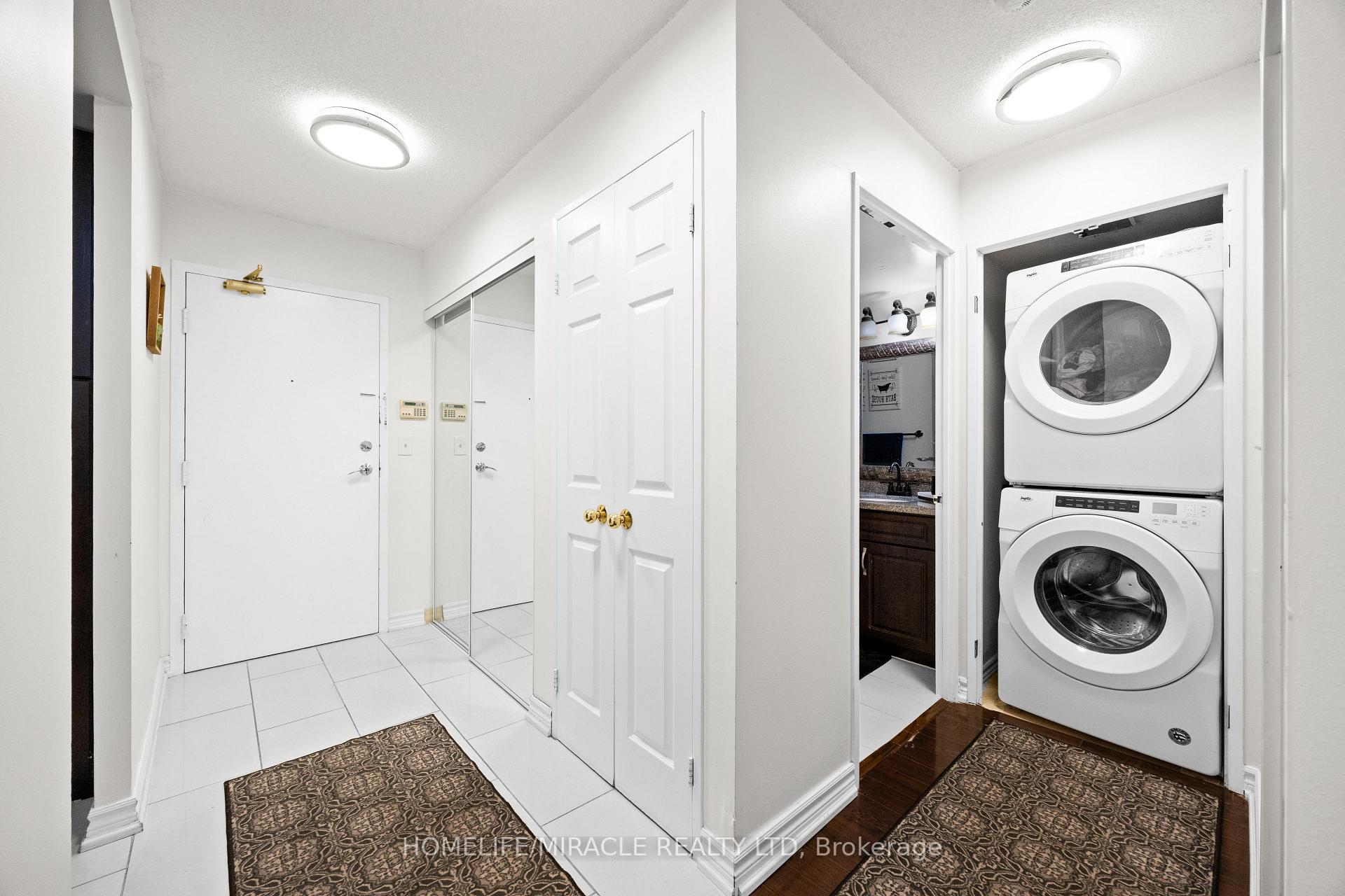 Photo 5 of Unit 406, 325 Webb Drive, Mississauga, City Centre — HOMEH