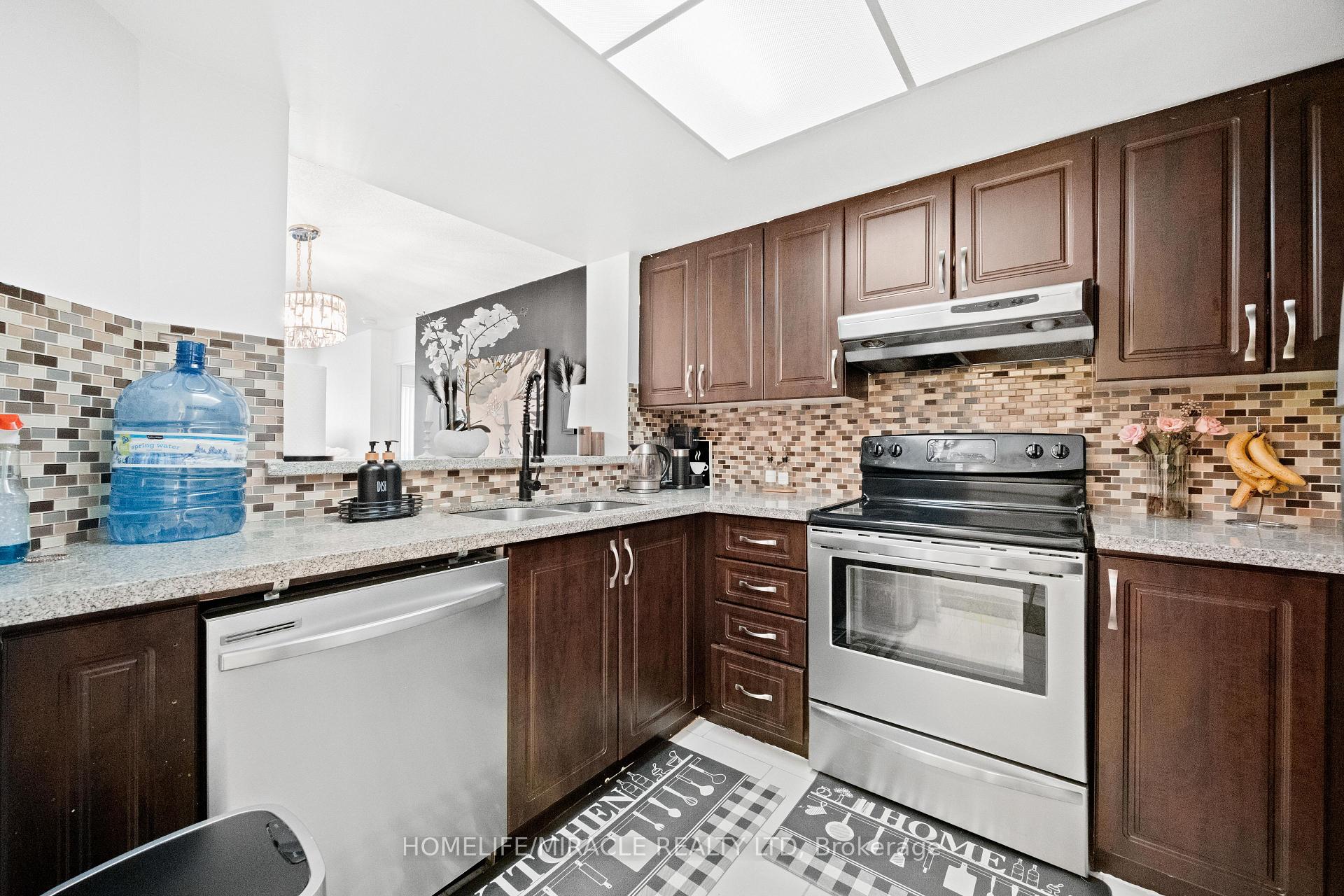 Photo 7 of Unit 406, 325 Webb Drive, Mississauga, City Centre — HOMEH