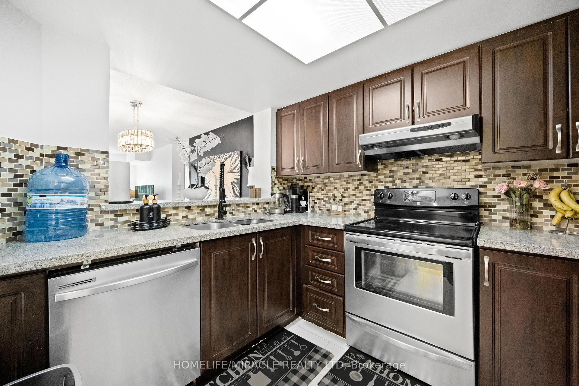 Photo 9 of Unit 406, 325 Webb Drive, Mississauga, City Centre — HOMEH