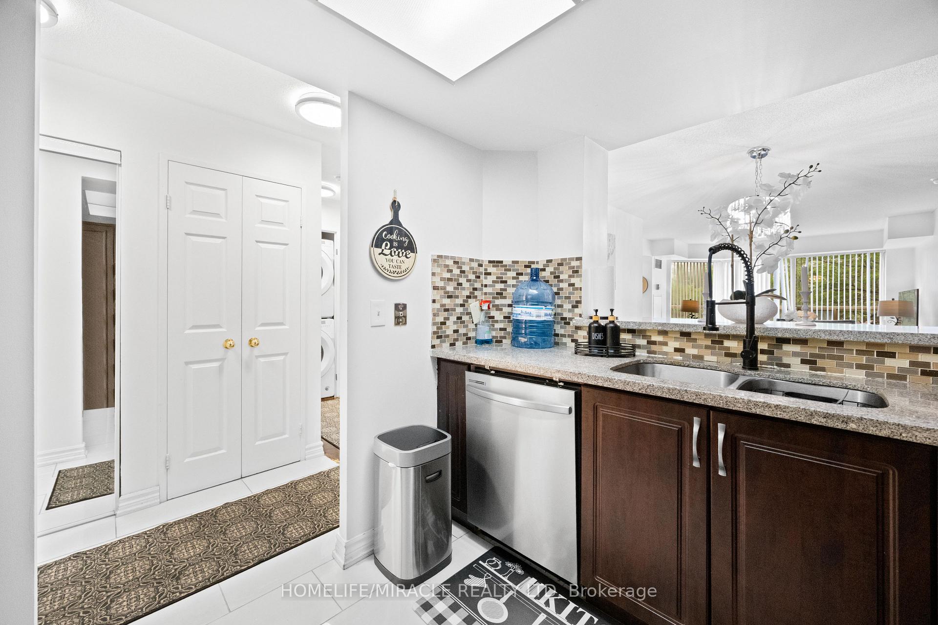 Photo 10 of Unit 406, 325 Webb Drive, Mississauga, City Centre — HOMEH