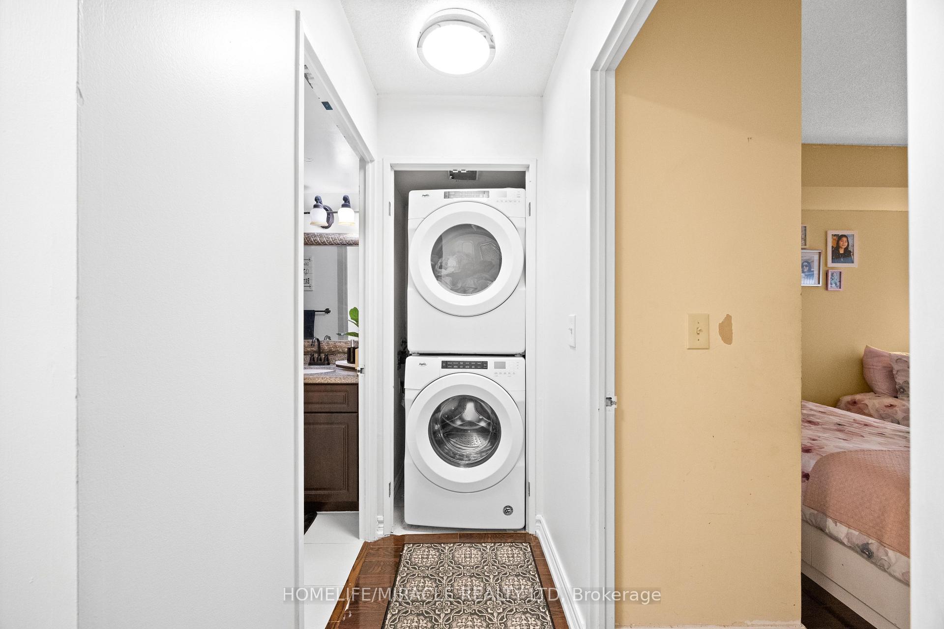 Photo 11 of Unit 406, 325 Webb Drive, Mississauga, City Centre — HOMEH