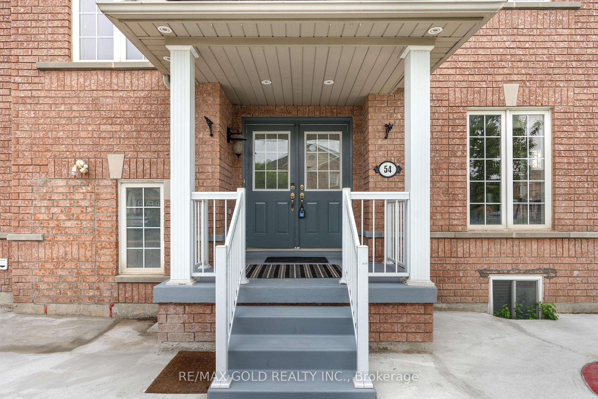 Photo 3 of 54 Sugarberry Drive, Brampton, Credit Valley — HOMEH