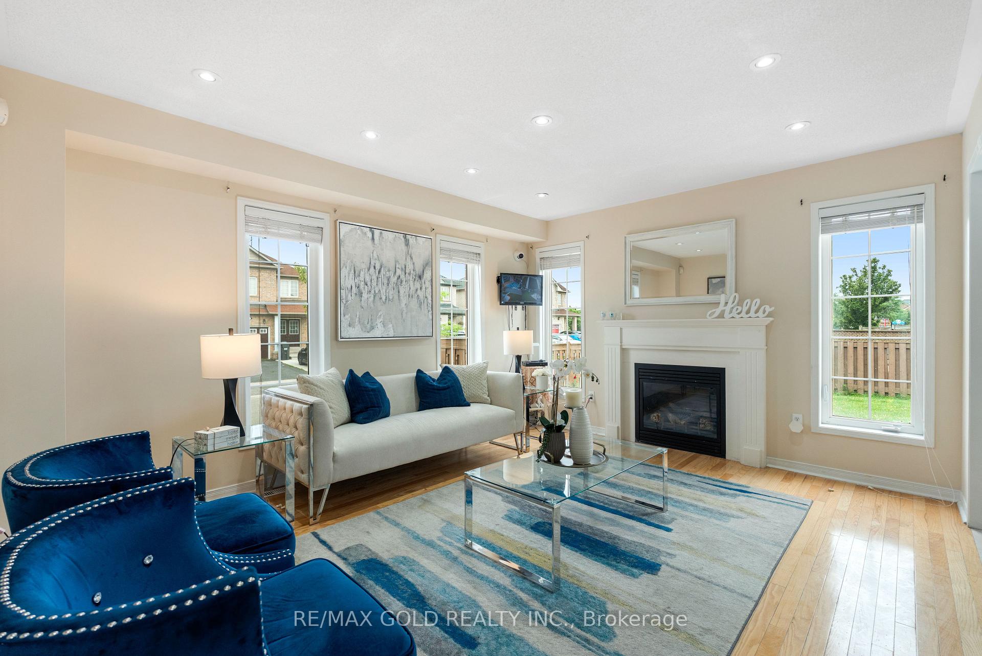 Photo 5 of 54 Sugarberry Drive, Brampton, Credit Valley — HOMEH