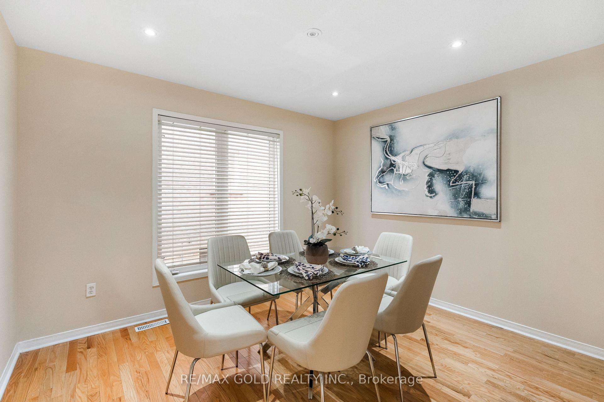 Photo 7 of 54 Sugarberry Drive, Brampton, Credit Valley — HOMEH