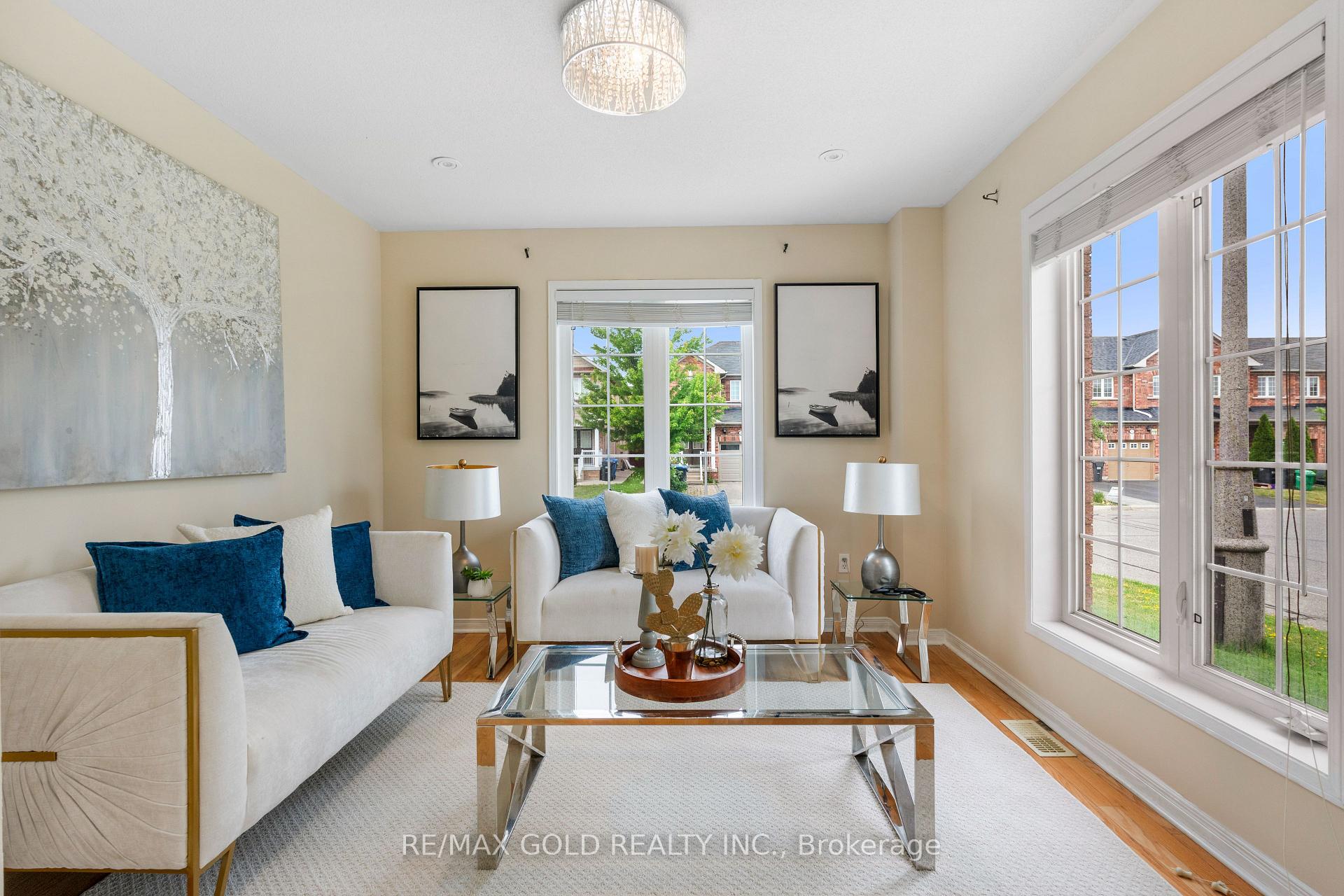 Photo 8 of 54 Sugarberry Drive, Brampton, Credit Valley — HOMEH
