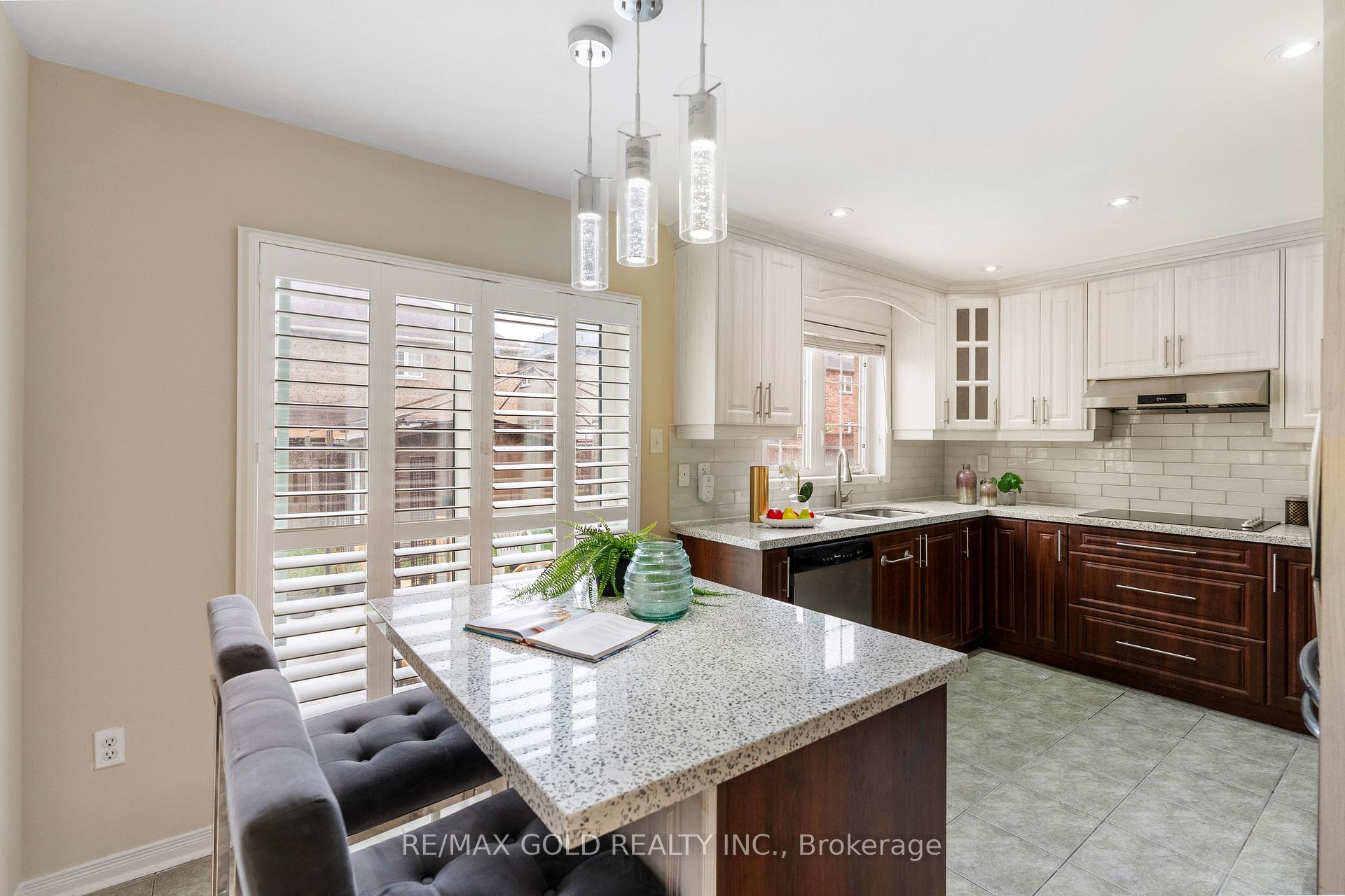 Photo 9 of 54 Sugarberry Drive, Brampton, Credit Valley — HOMEH