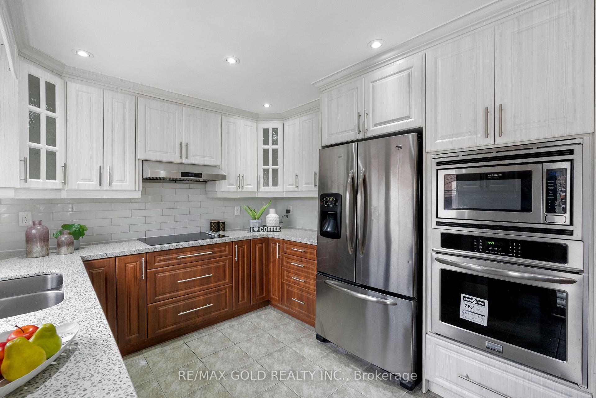 Photo 10 of 54 Sugarberry Drive, Brampton, Credit Valley — HOMEH