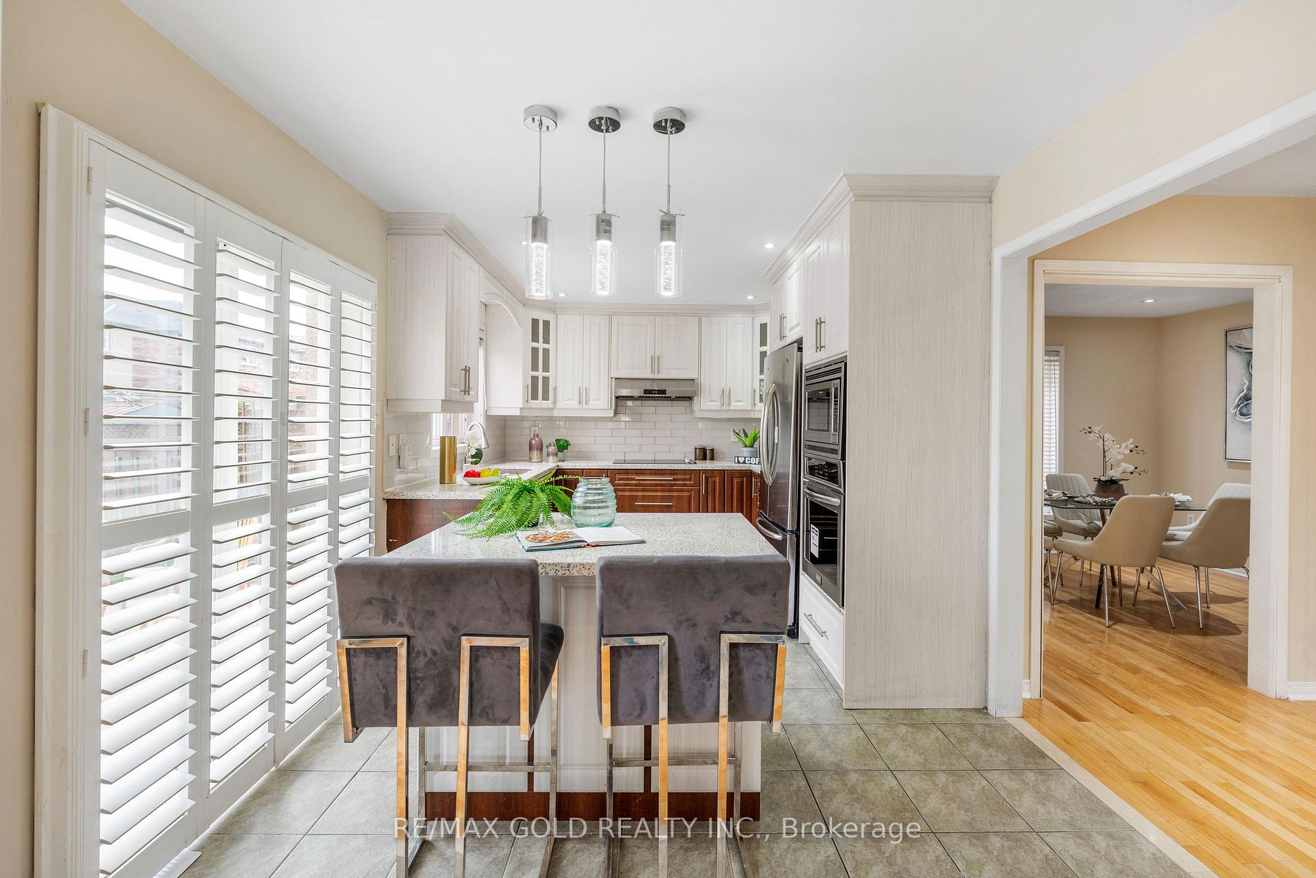 Photo 11 of 54 Sugarberry Drive, Brampton, Credit Valley — HOMEH