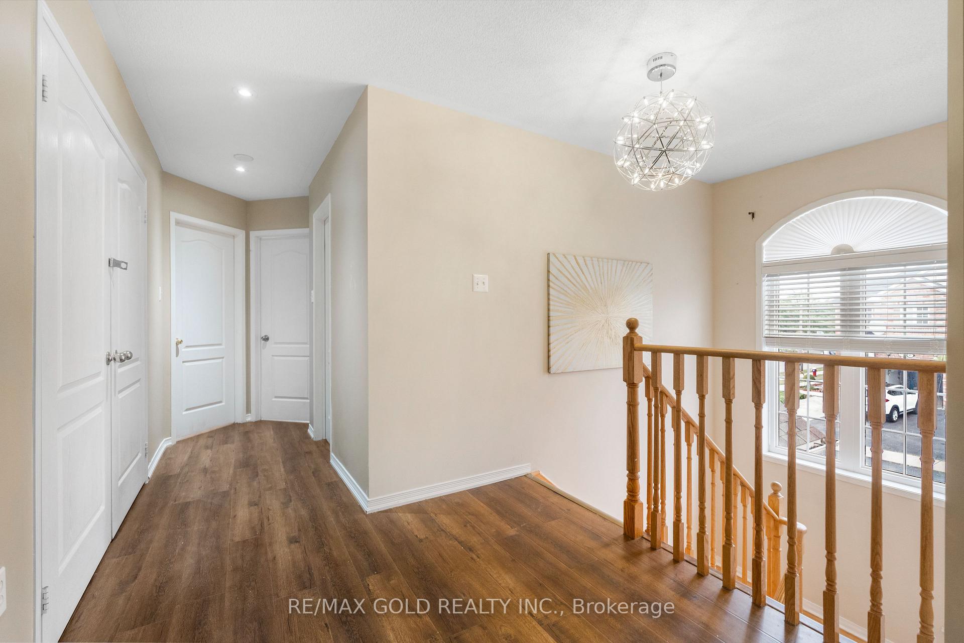 Photo 13 of 54 Sugarberry Drive, Brampton, Credit Valley — HOMEH