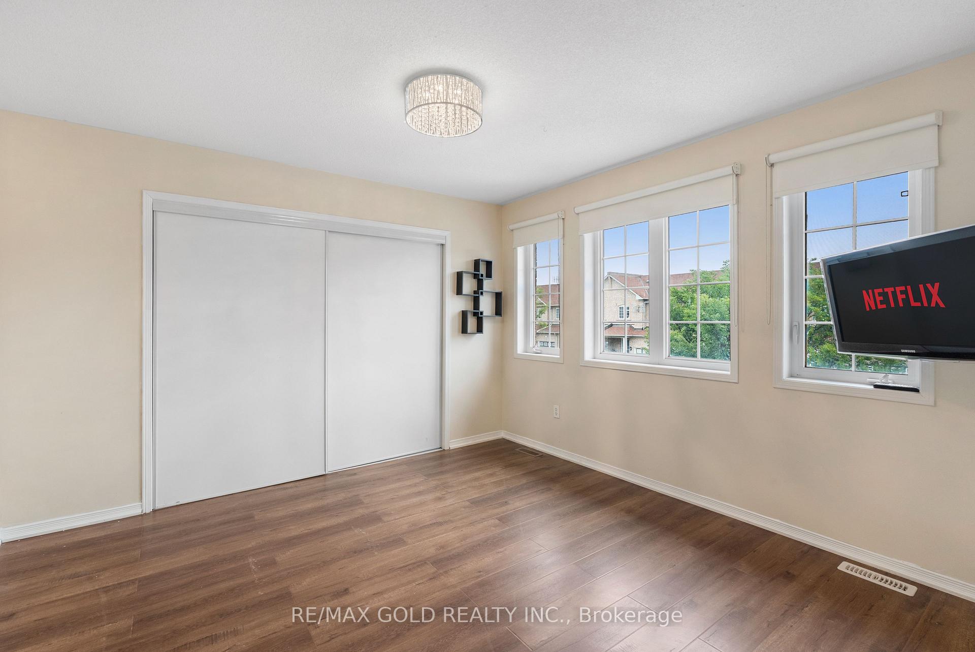 Photo 18 of 54 Sugarberry Drive, Brampton, Credit Valley — HOMEH