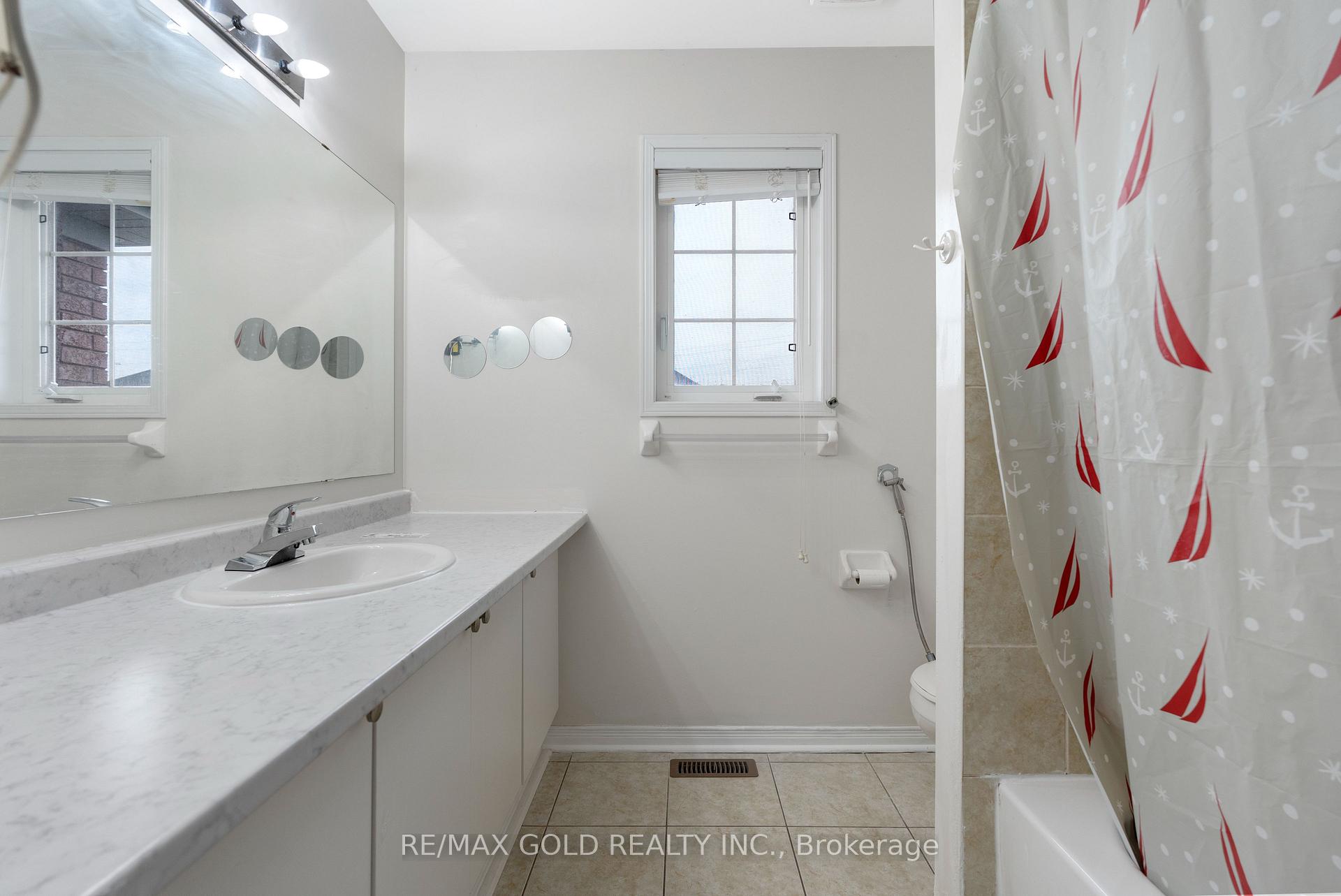 Photo 23 of 54 Sugarberry Drive, Brampton, Credit Valley — HOMEH
