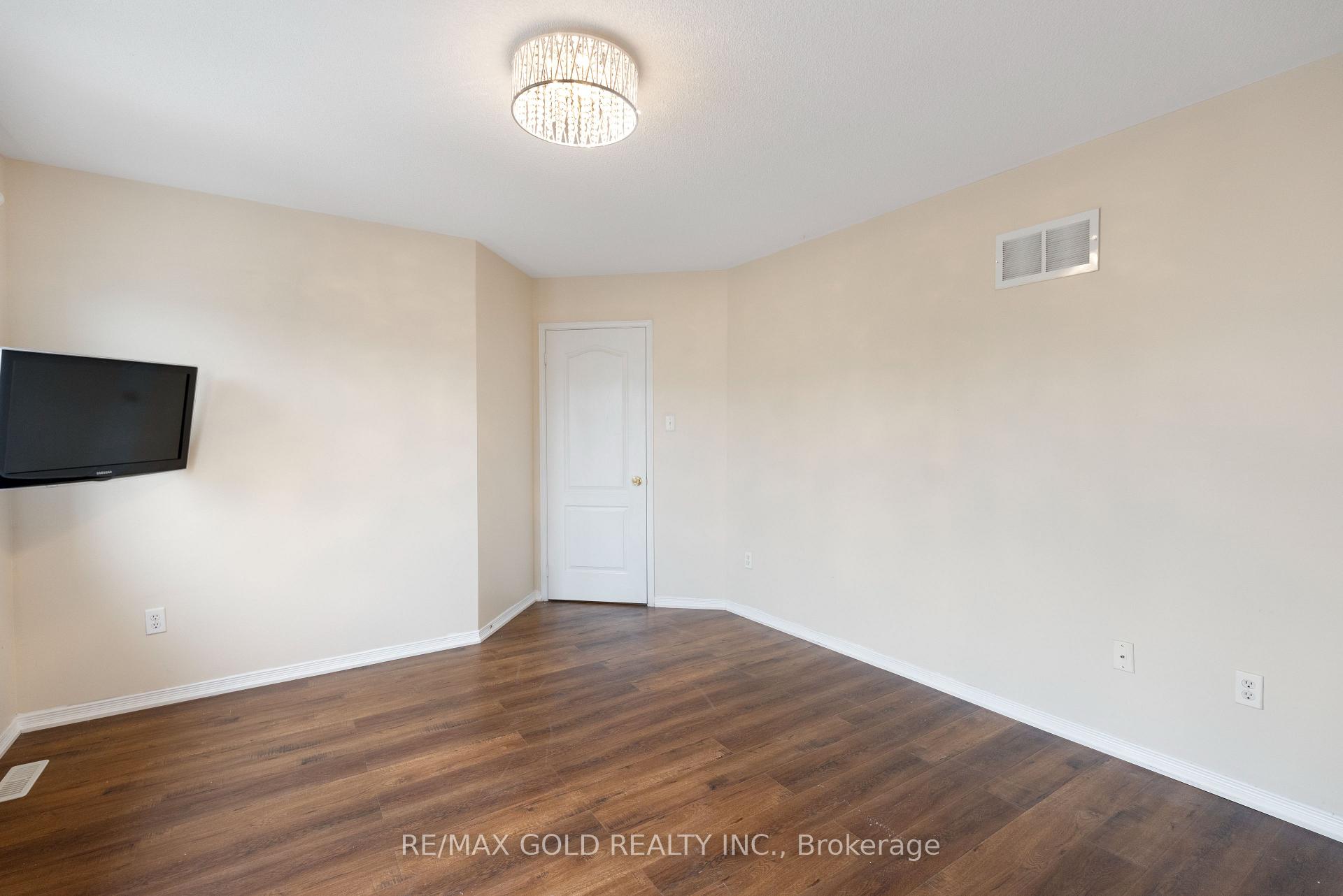 Photo 25 of 54 Sugarberry Drive, Brampton, Credit Valley — HOMEH