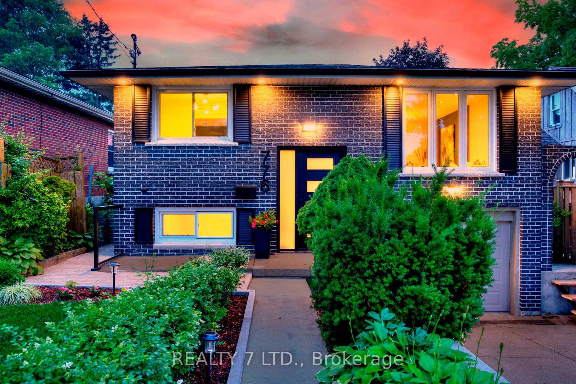 Photo 3 of 776 Garth Street, Hamilton, Westcliffe — HOMEH